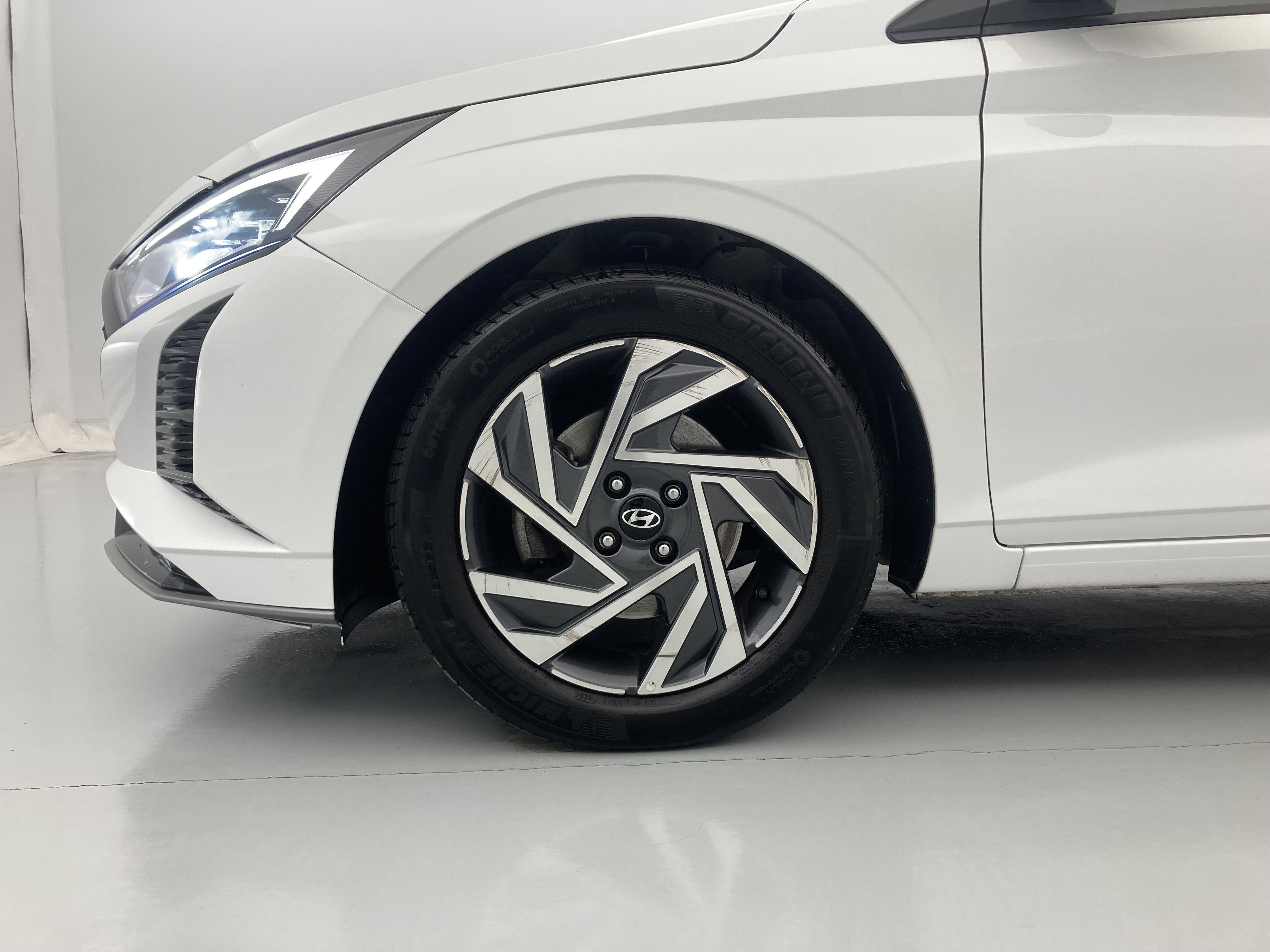 hyundai i20 klass 1.0 TGDI 100 2024 atlas white 29