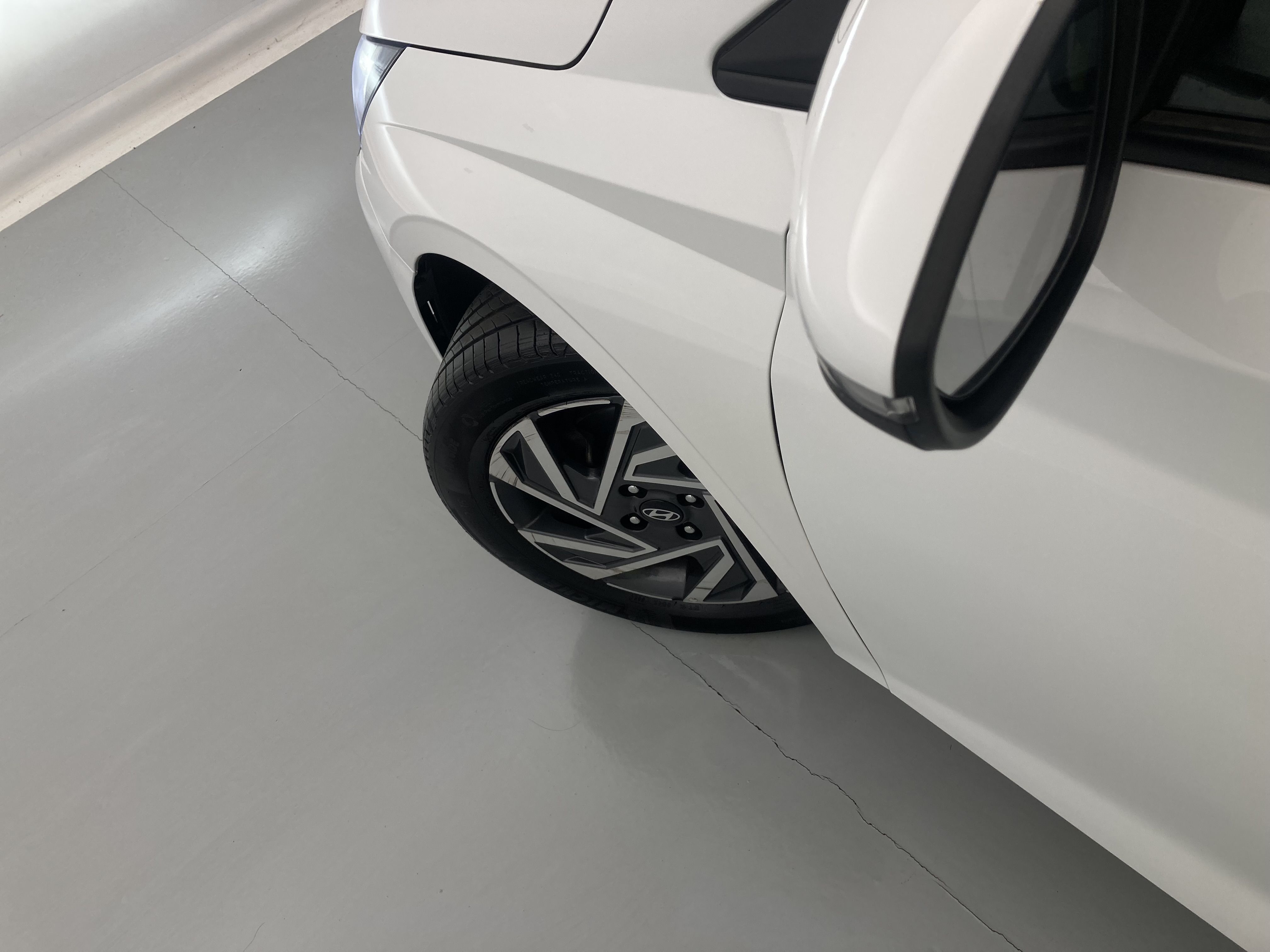 hyundai i20 klass 1.0 TGDI 100 2024 atlas white 31