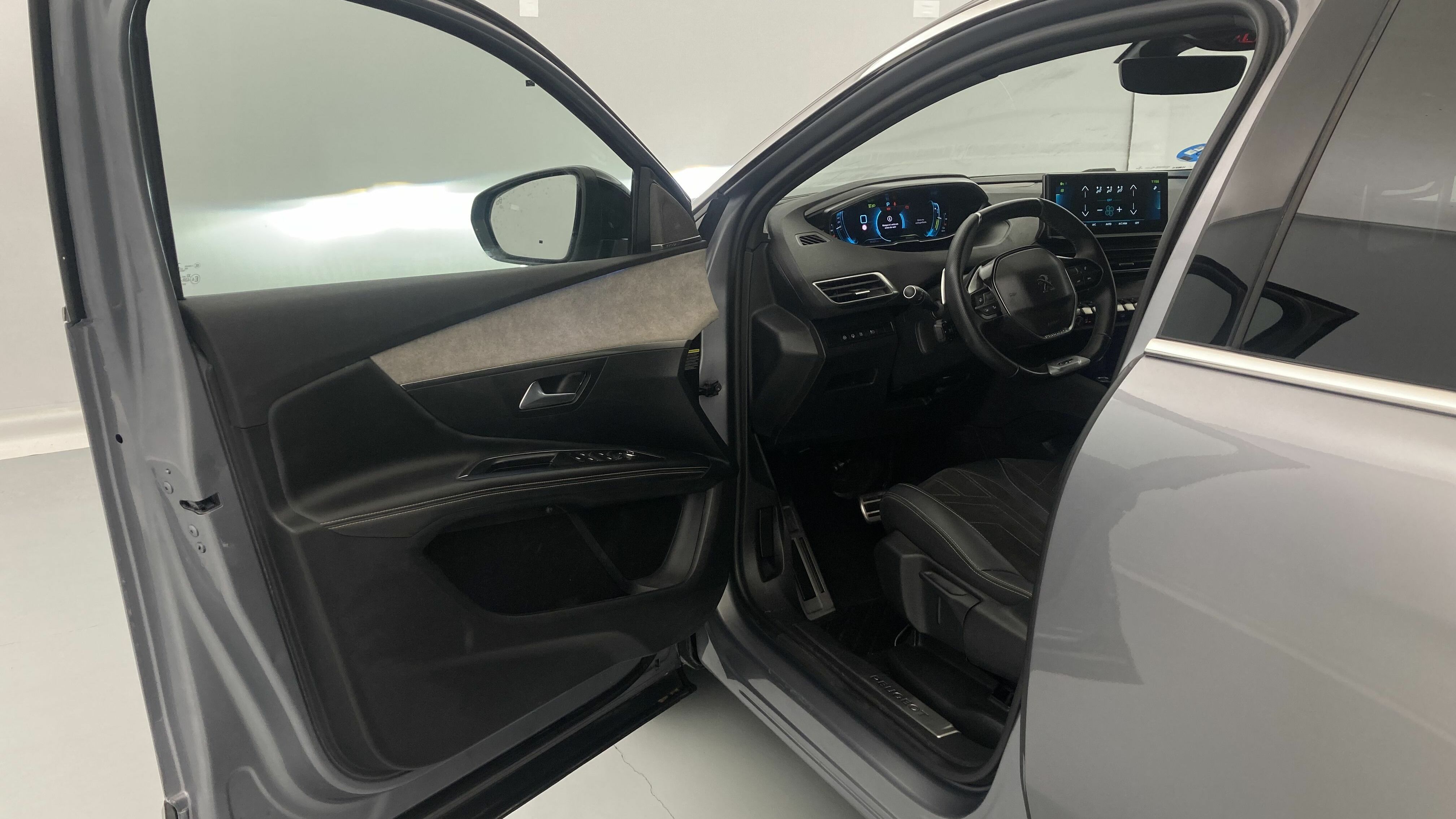 peugeot 3008 gt pack 1.6 HYBRID 300 EAT PHEV 2022 gris artense / negro 12