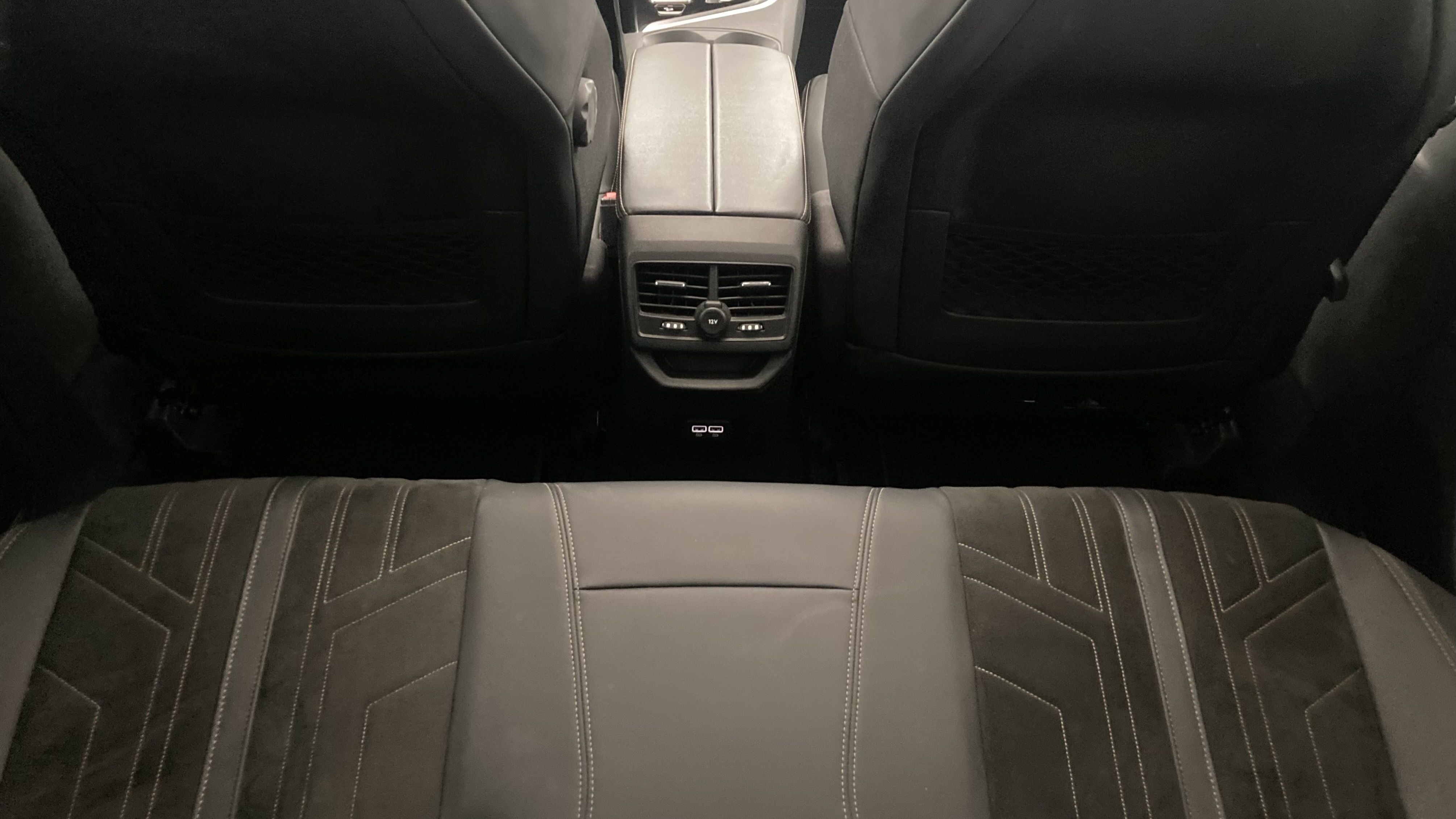 peugeot 3008 gt pack 1.6 HYBRID 300 EAT PHEV 2022 gris artense / negro 21