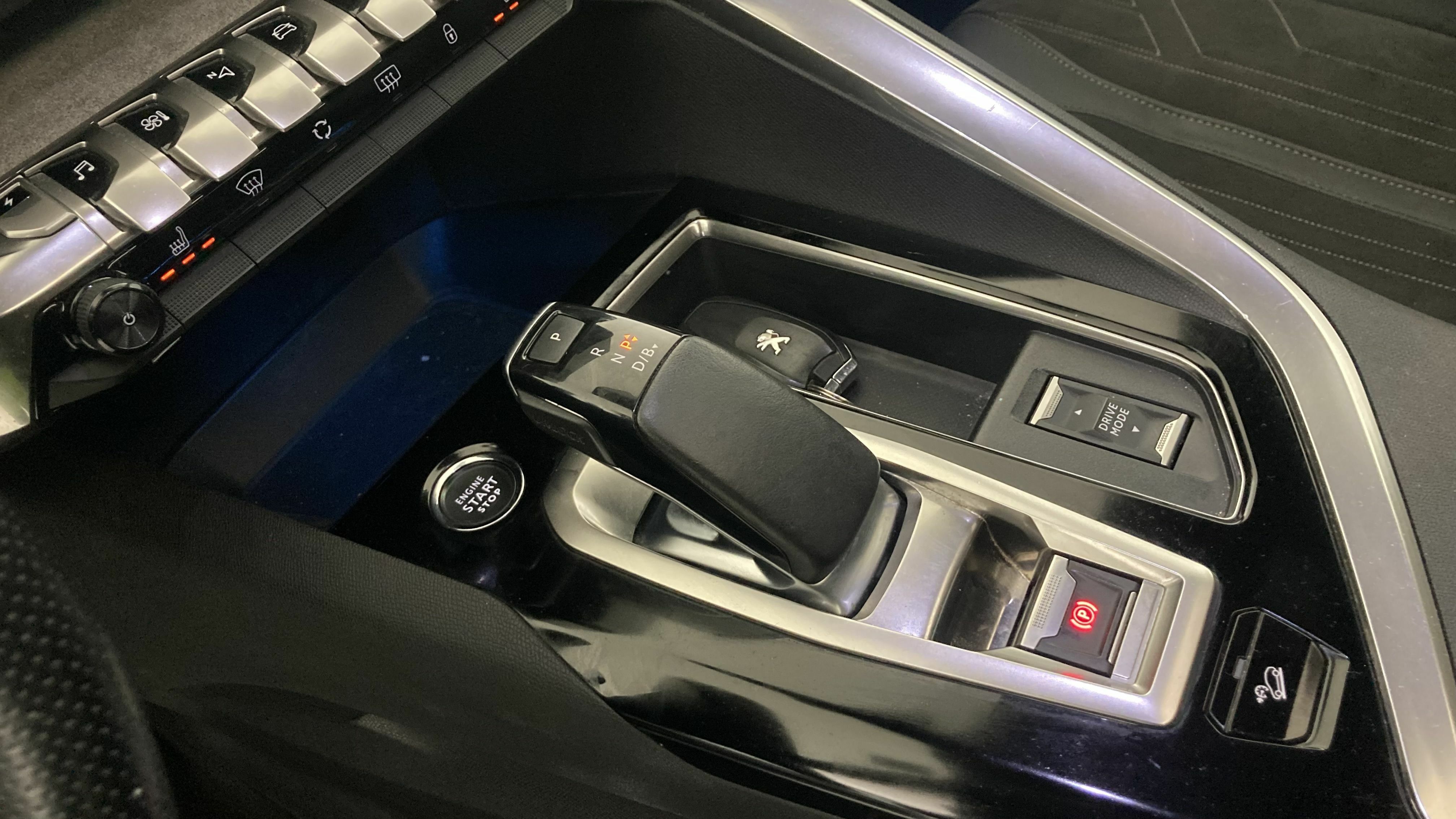 peugeot 3008 gt pack 1.6 HYBRID 300 EAT PHEV 2022 gris artense / negro 19