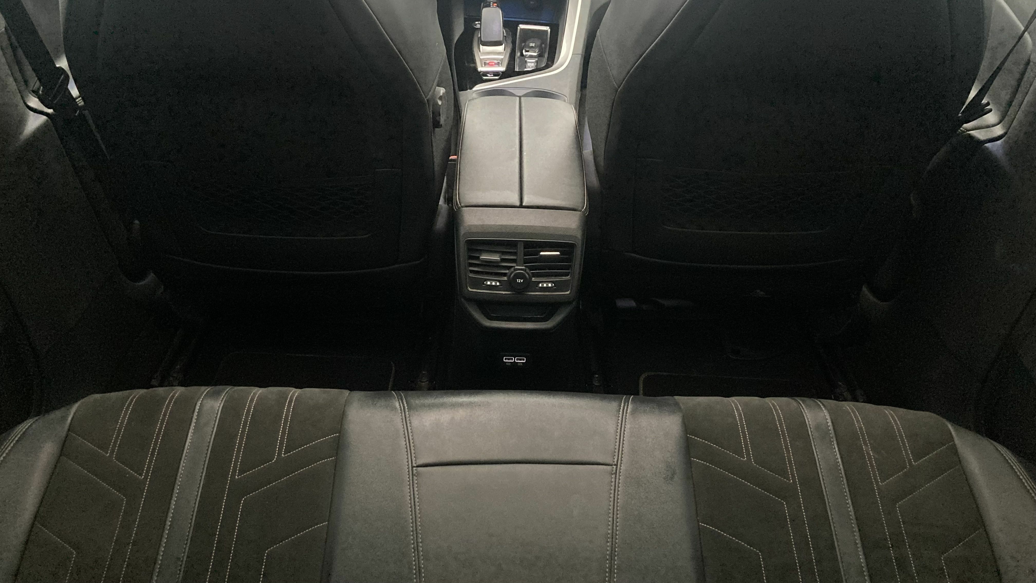 peugeot 3008 gt pack 1.6 HYBRID 300 EAT PHEV 2022 gris artense / negro 21