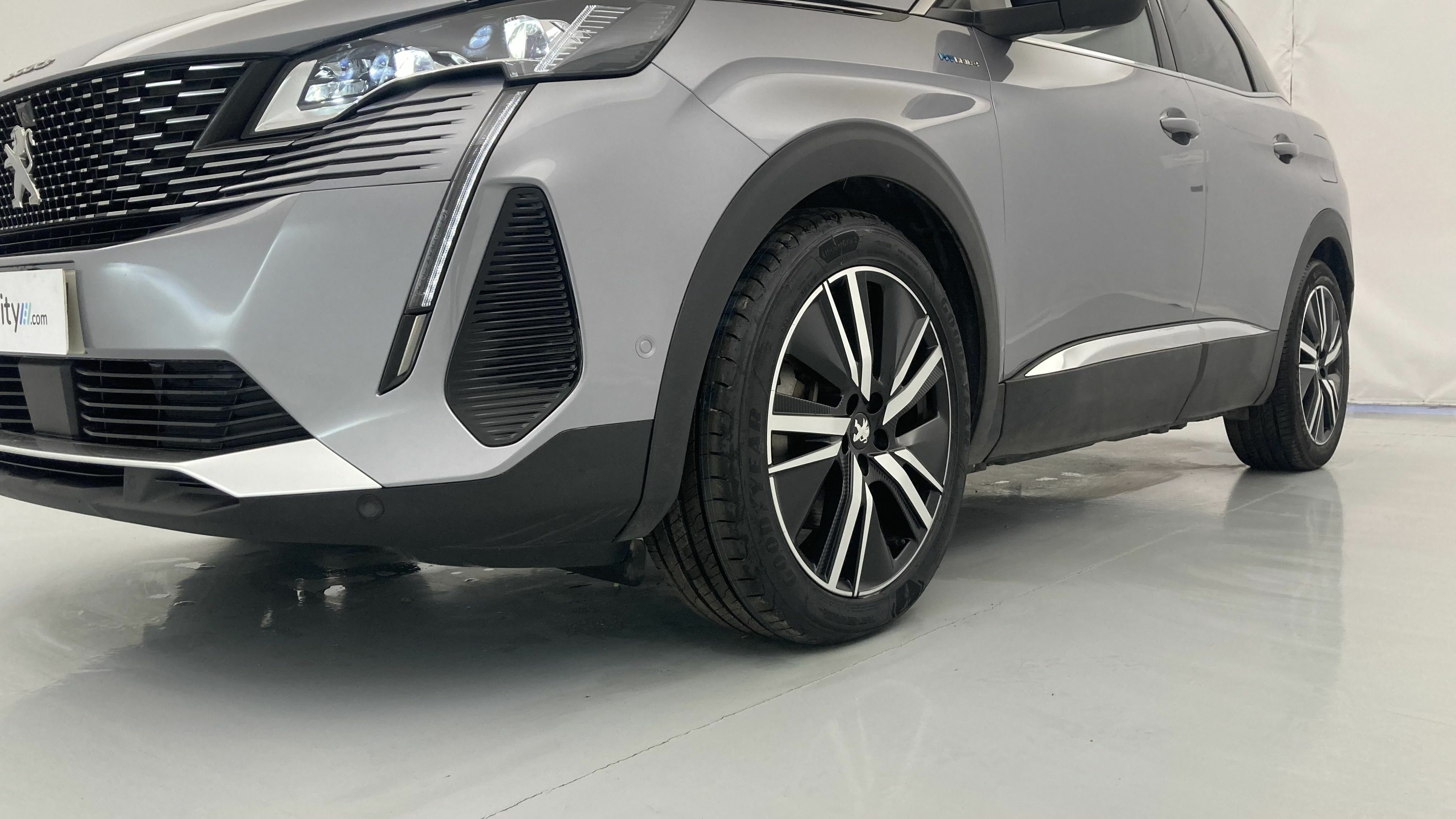 peugeot 3008 gt pack 1.6 HYBRID 300 EAT PHEV 2022 gris artense / negro 25