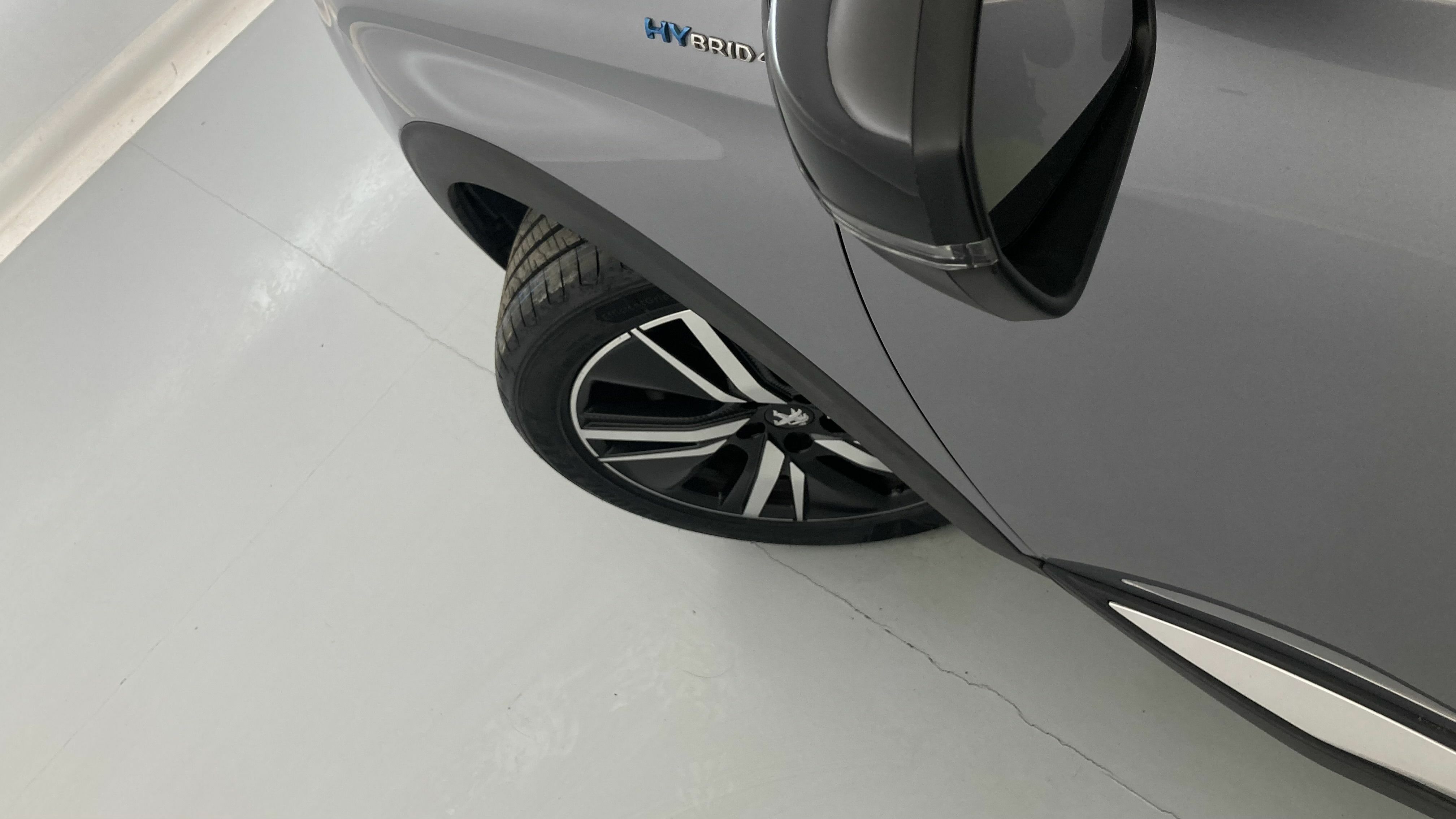 peugeot 3008 gt pack 1.6 HYBRID 300 EAT PHEV 2022 gris artense / negro 27