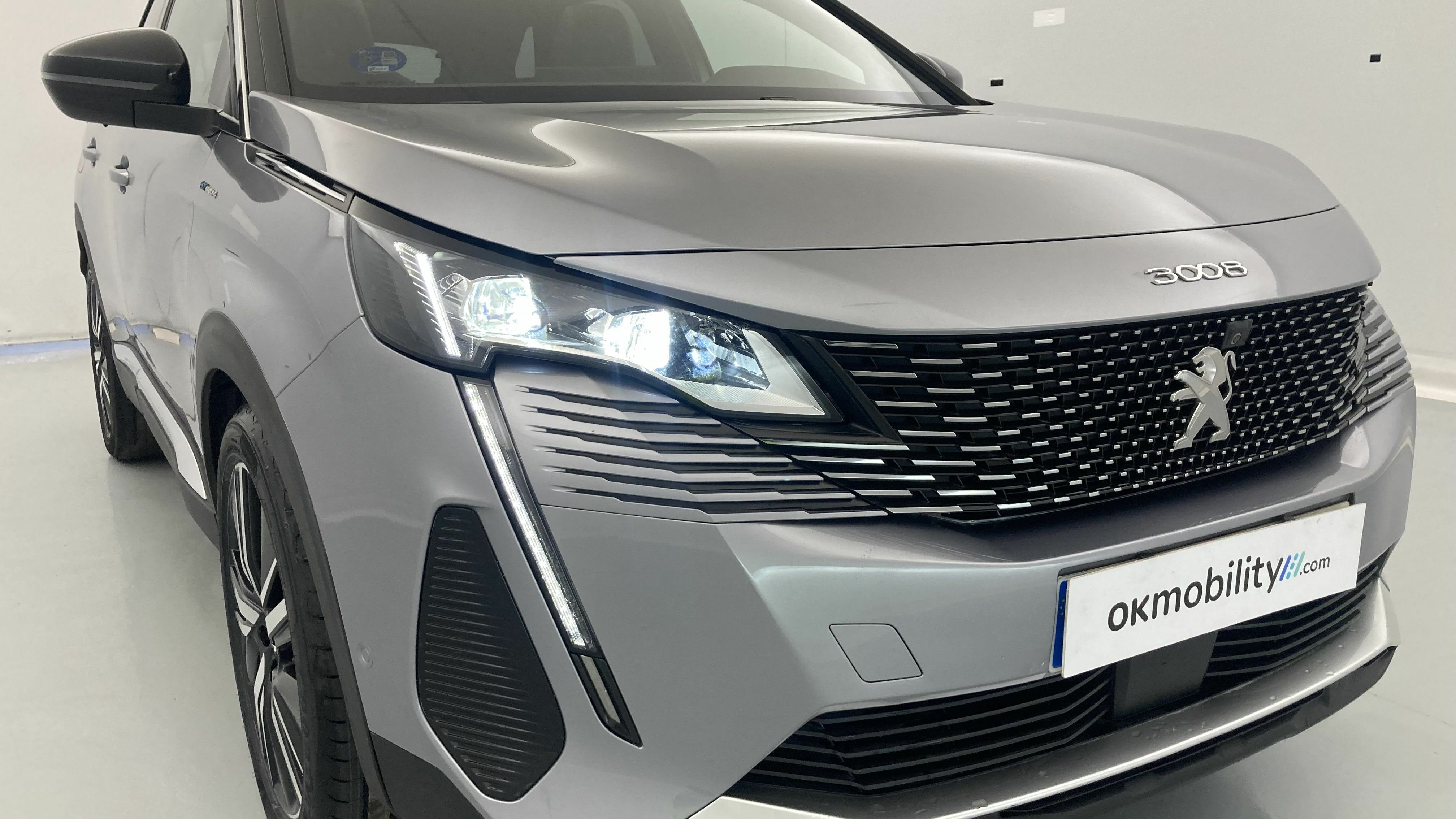 peugeot 3008 gt pack 1.6 HYBRID 300 EAT PHEV 2022 gris artense / negro 28