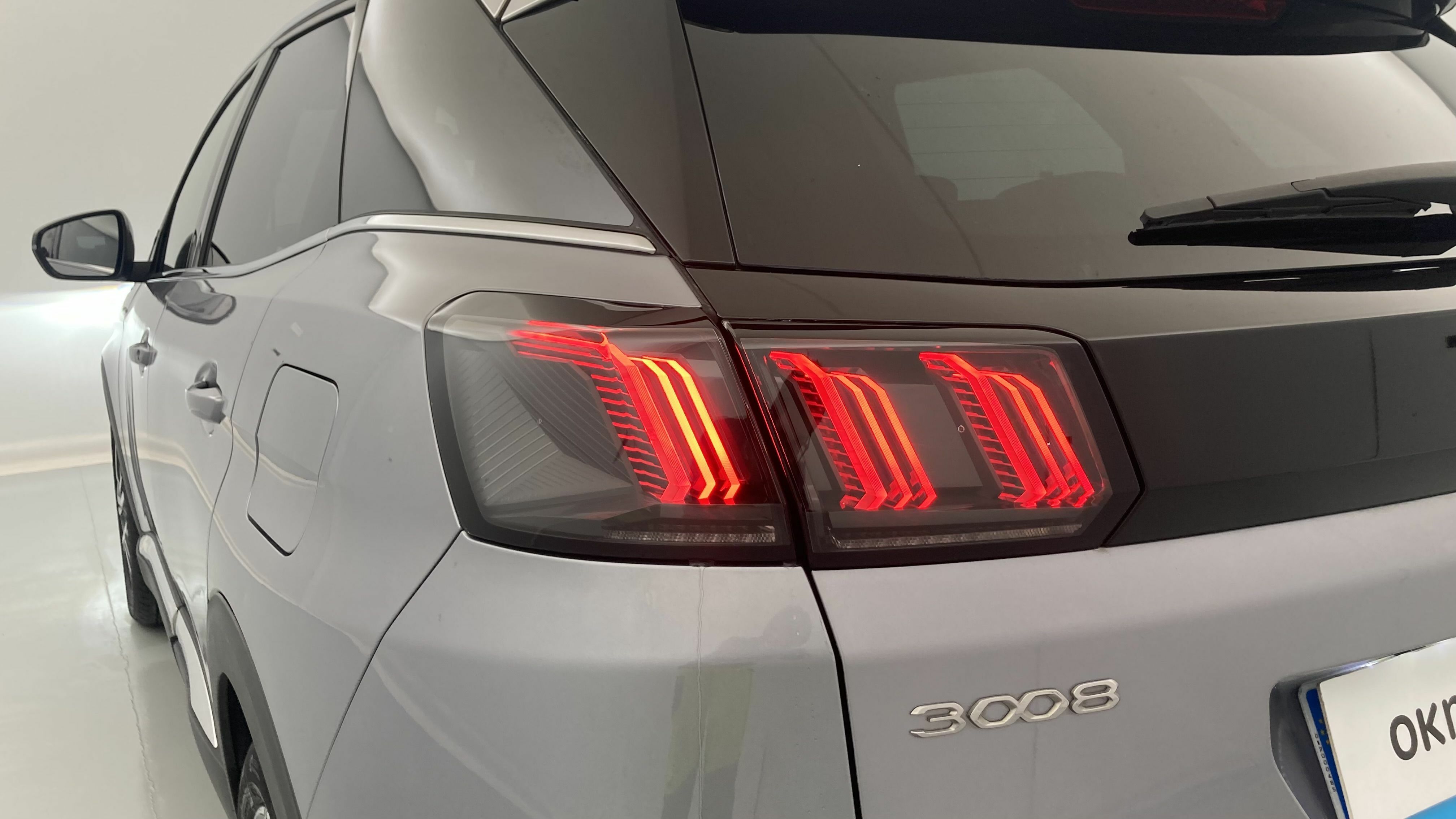 peugeot 3008 gt pack 1.6 HYBRID 300 EAT PHEV 2022 gris artense / negro 29