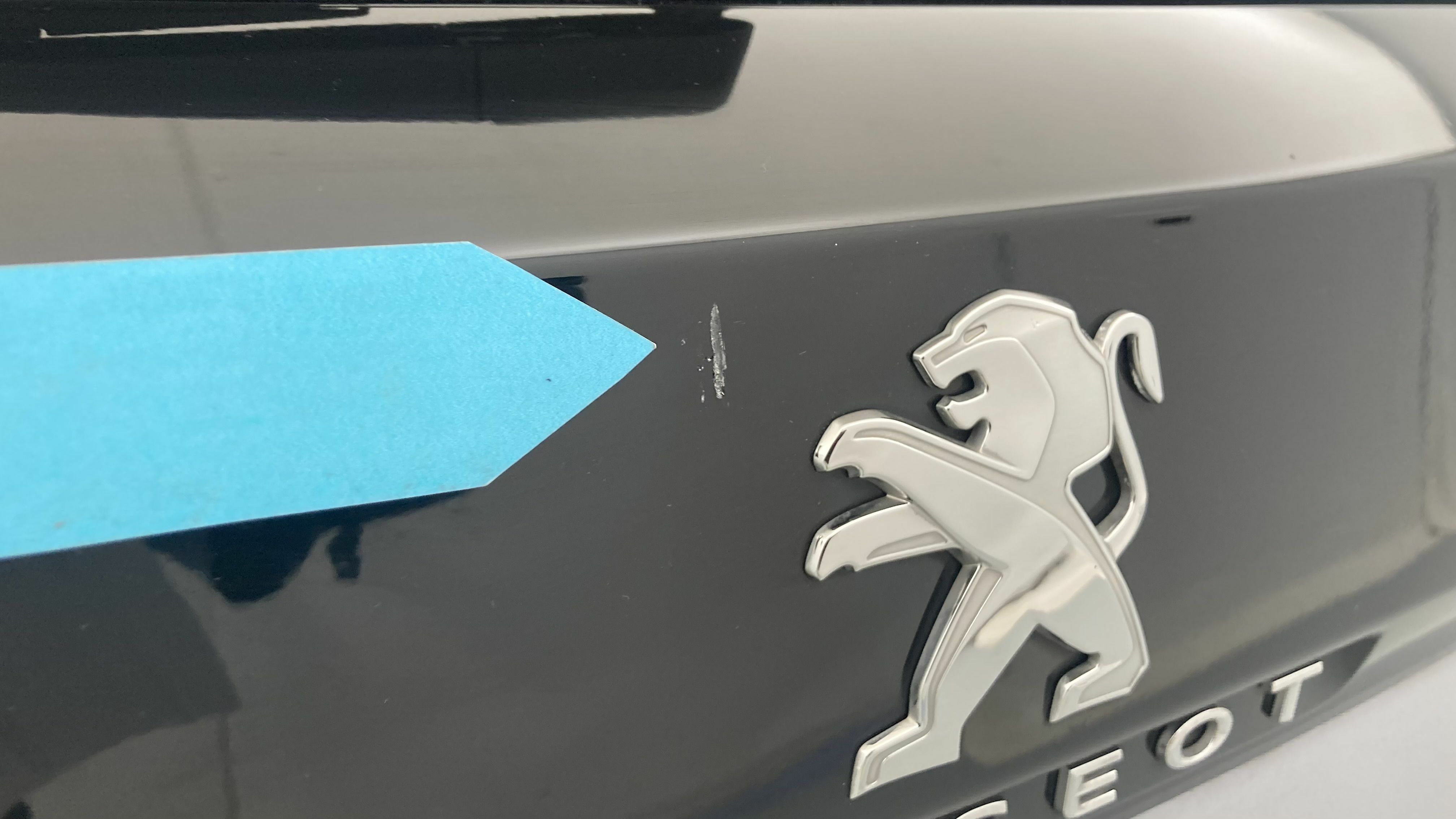 peugeot 3008 gt pack 1.6 HYBRID 300 EAT PHEV 2022 gris artense / negro 37