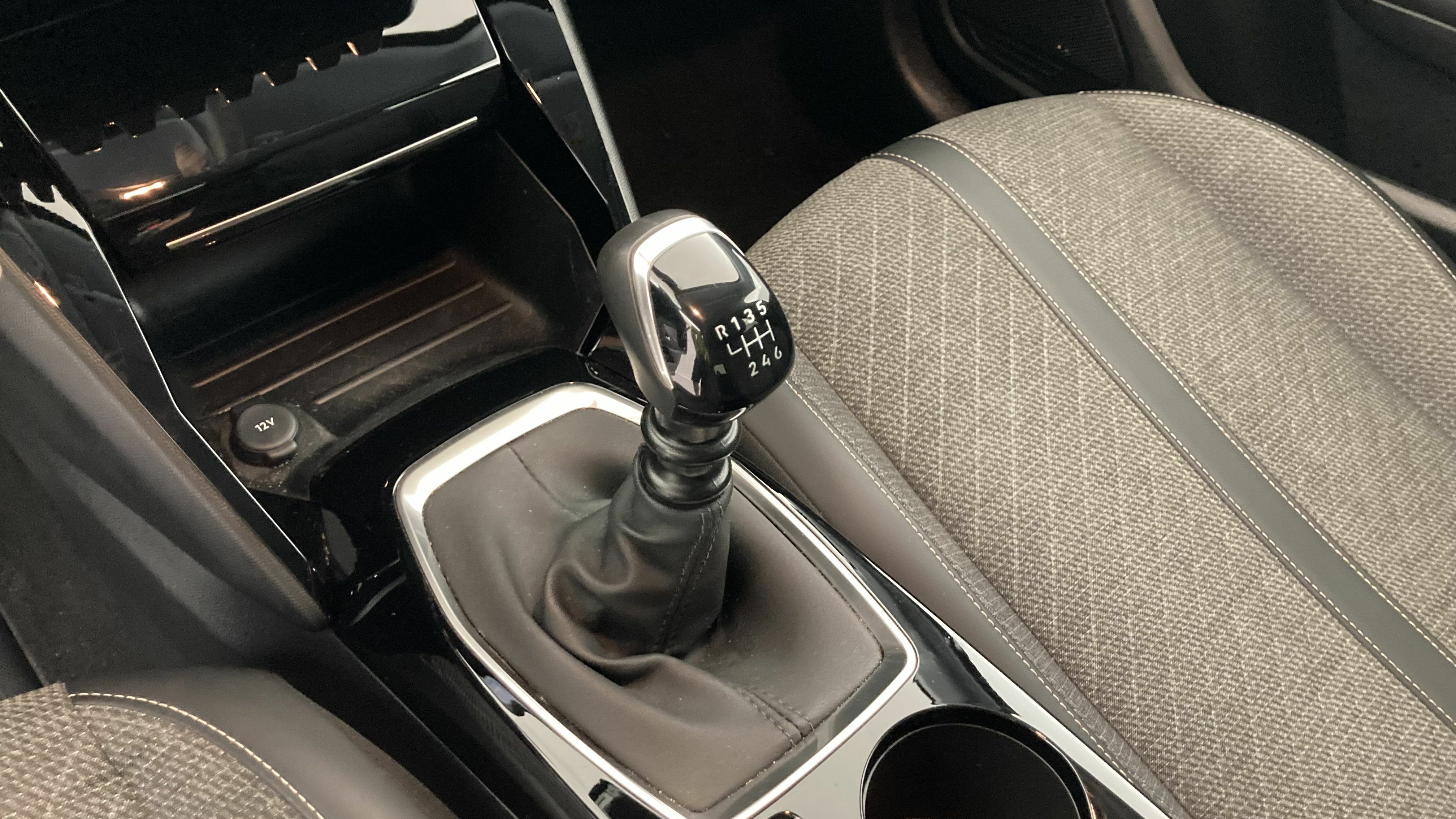 peugeot 208 allure 1.2 PURETECH 100 2024 gris selenium 20