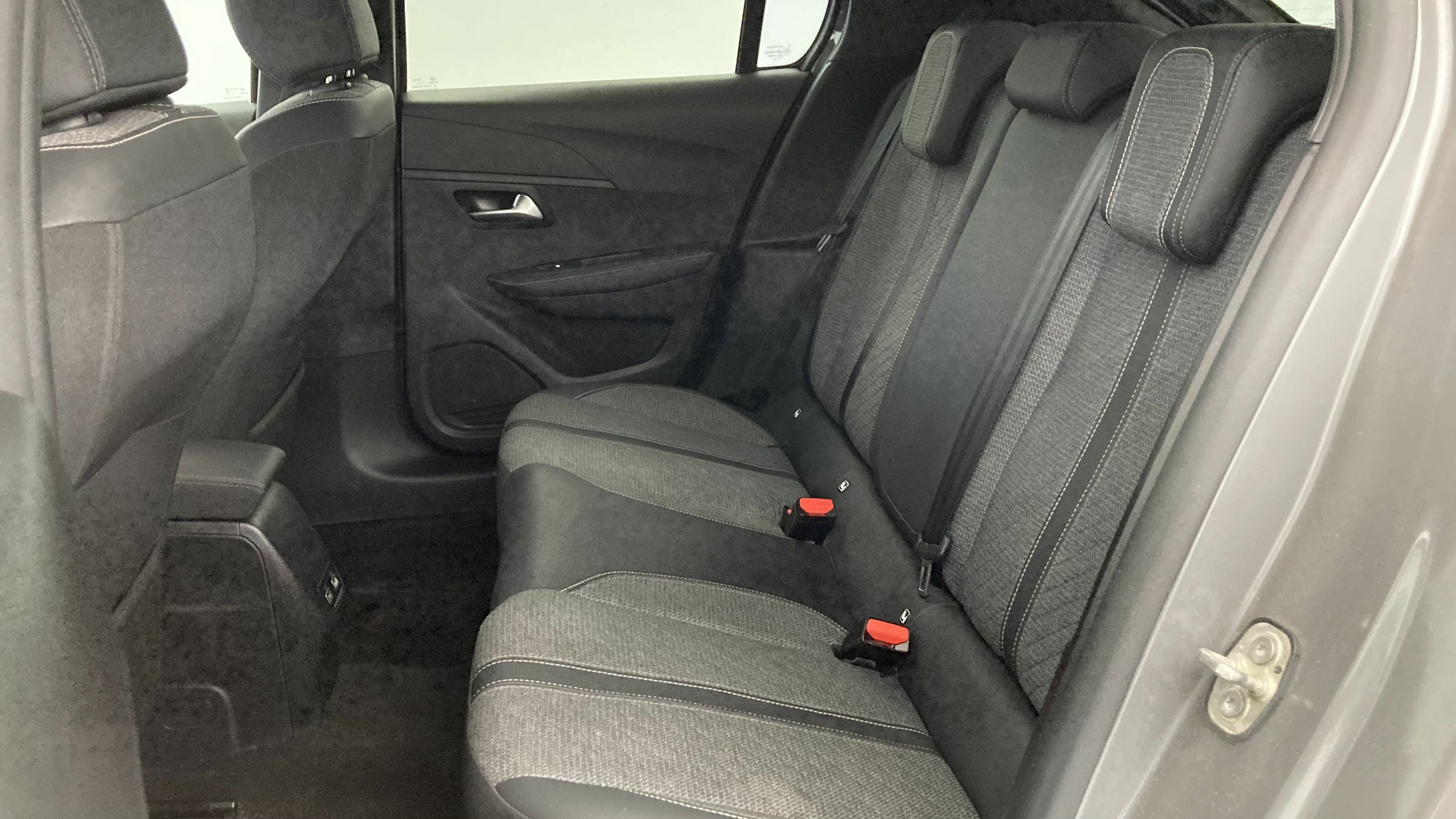 peugeot 208 allure 1.2 PURETECH 100 2024 gris selenium 21