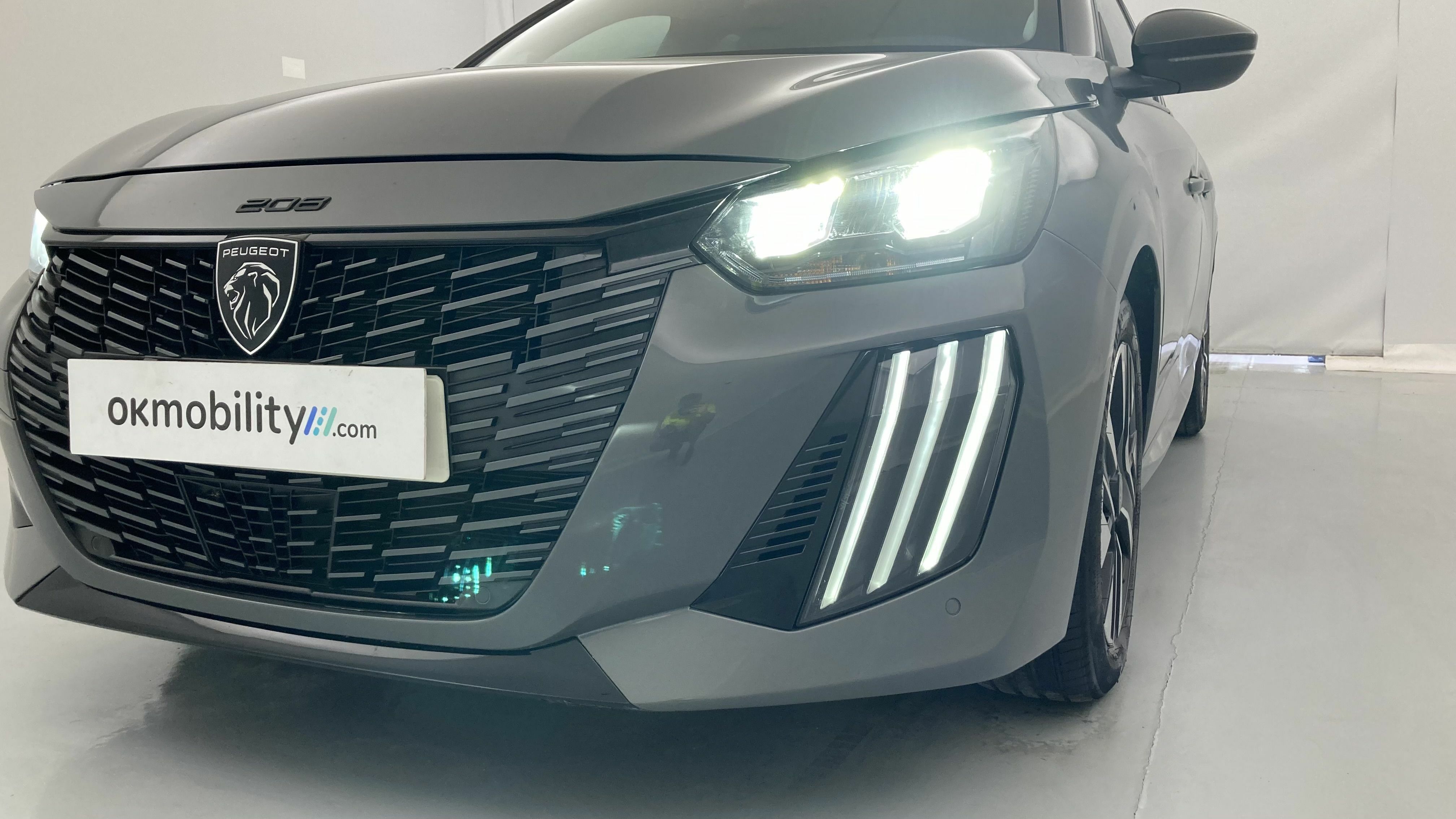 peugeot 208 allure 1.2 PURETECH 100 2024 gris selenium 26