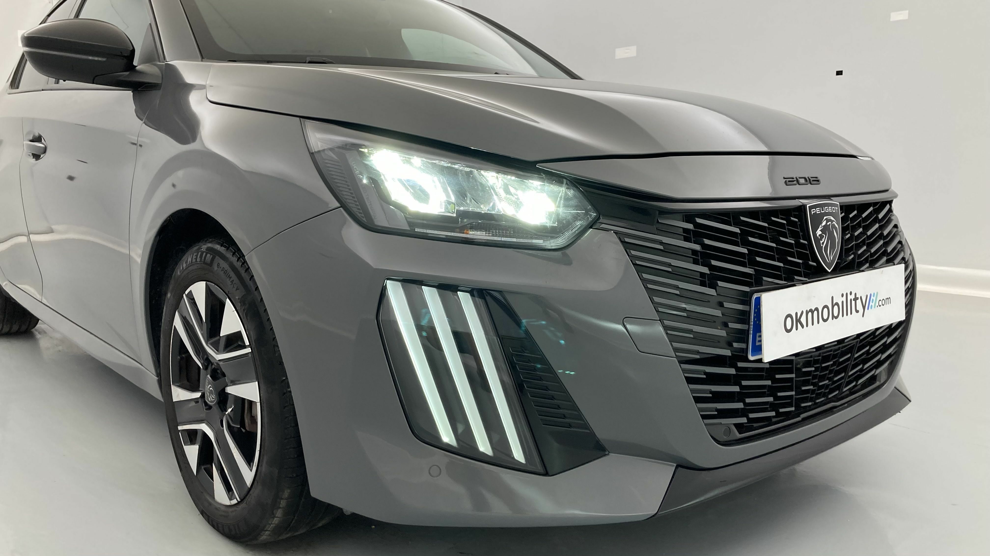 peugeot 208 allure 1.2 PURETECH 100 2024 gris selenium 29