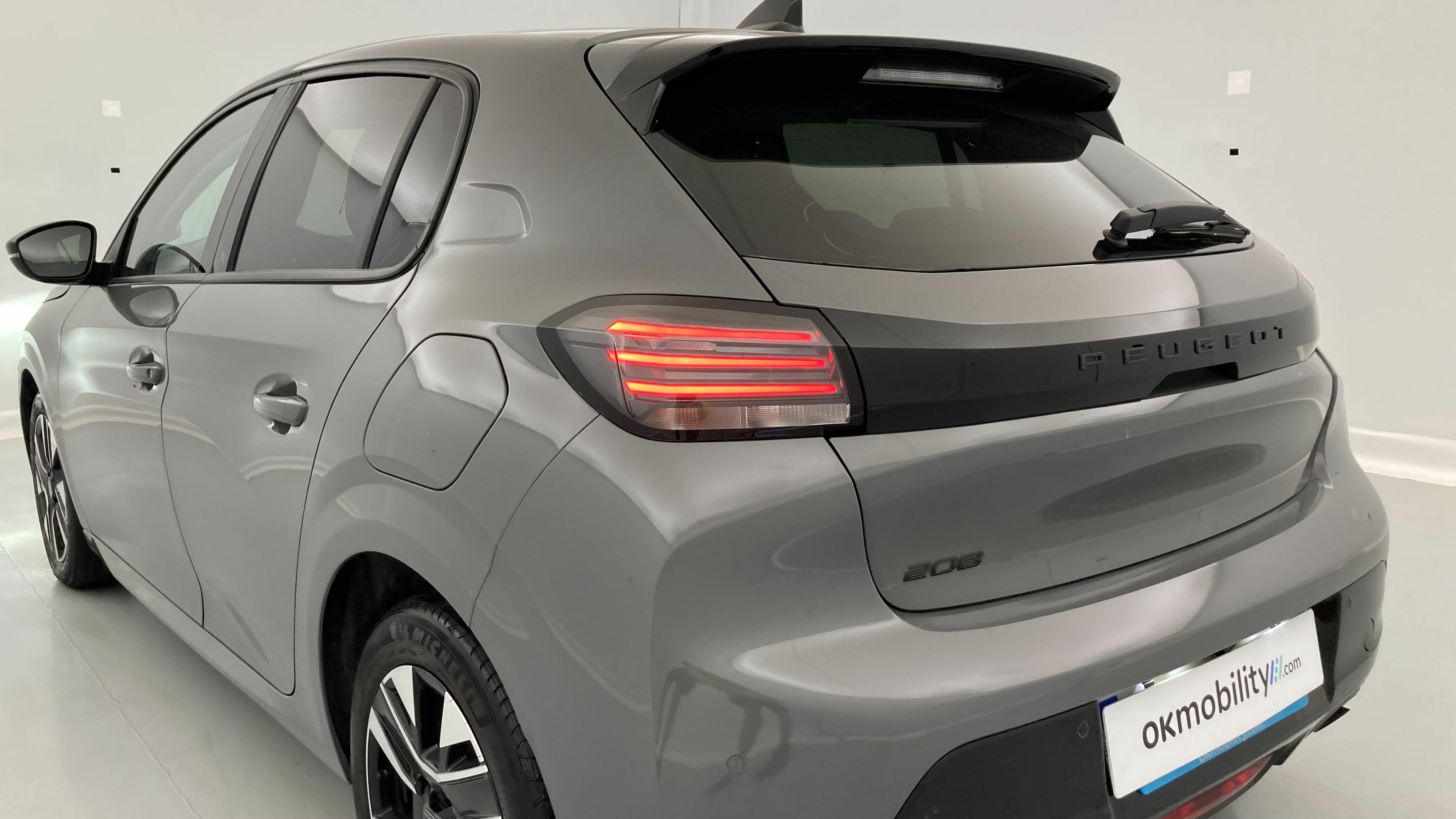 peugeot 208 allure 1.2 PURETECH 100 2024 gris selenium 30