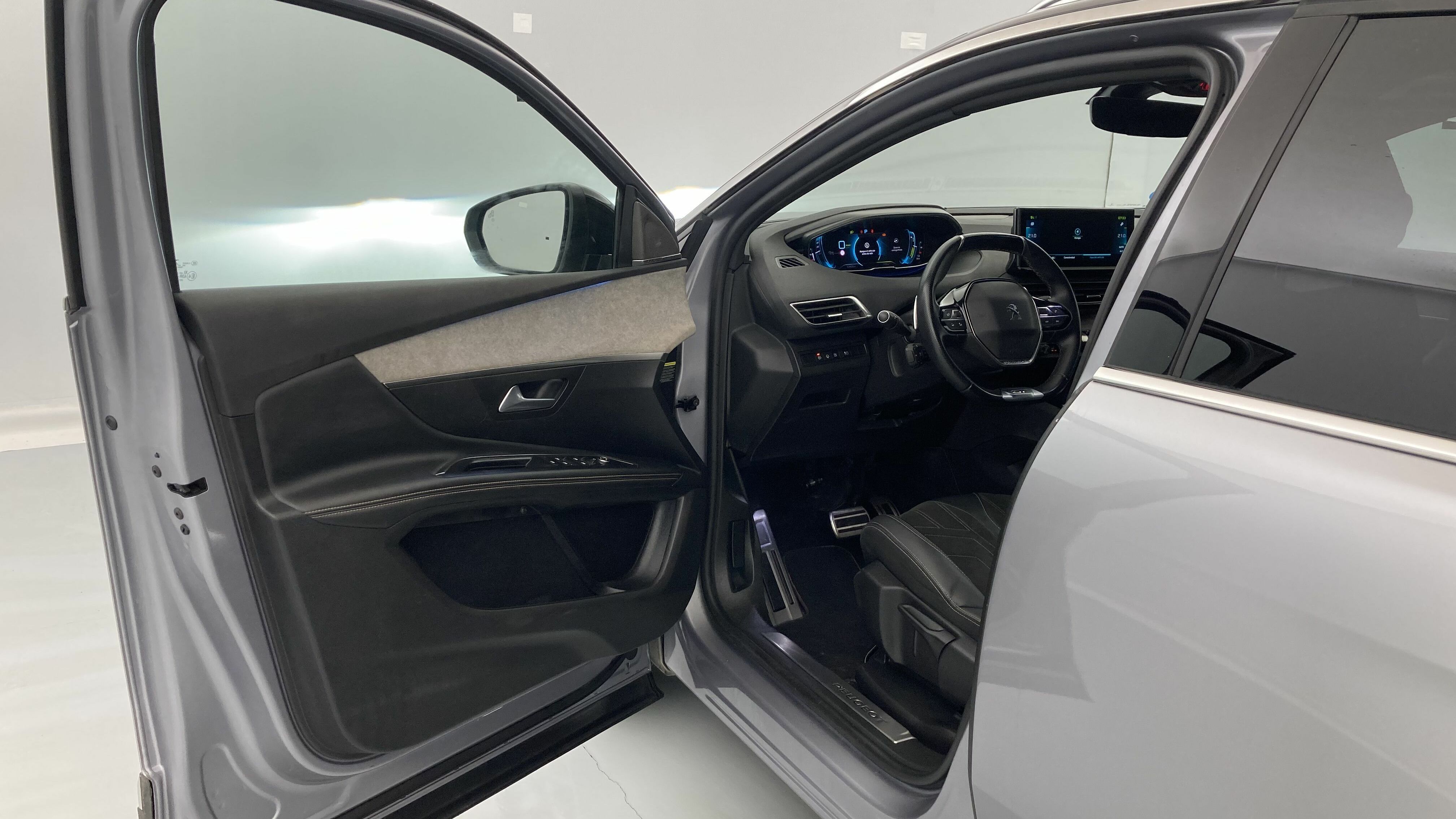 peugeot 3008 gt pack 1.6 HYBRID 300 EAT PHEV 2022 gris artense / negro 12