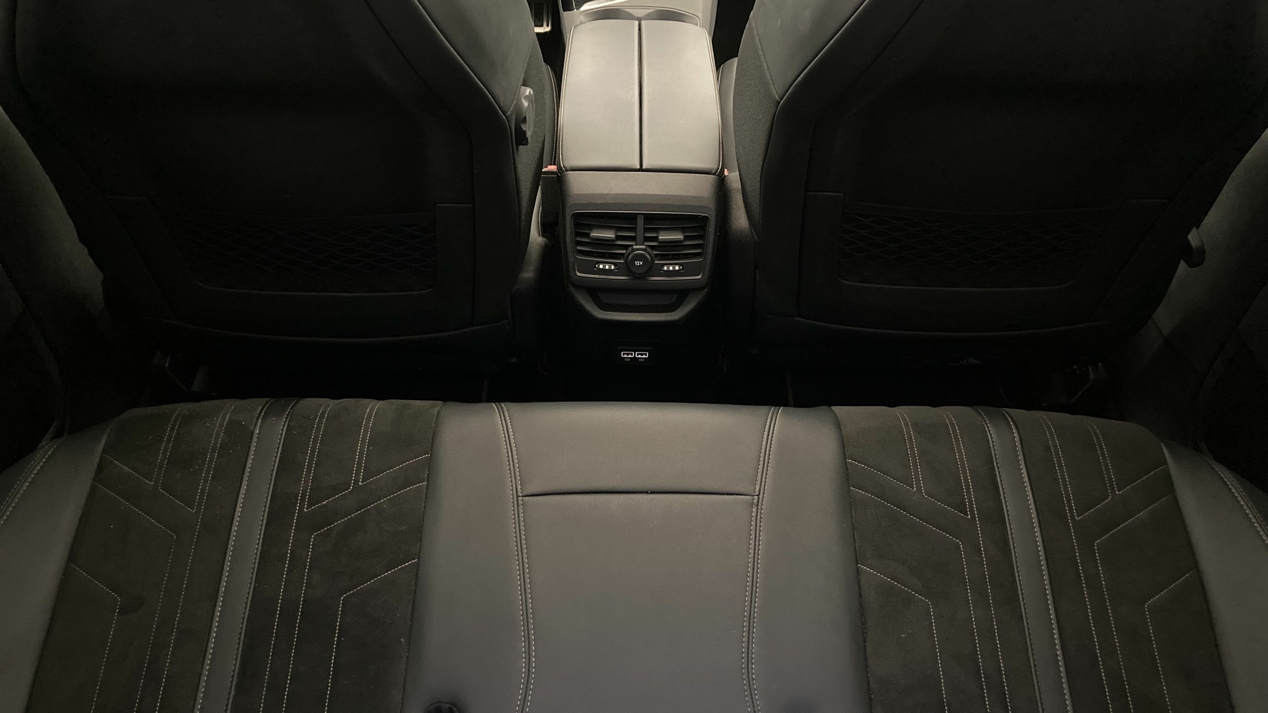 peugeot 3008 gt pack 1.6 HYBRID 300 EAT PHEV 2022 gris artense / negro 21