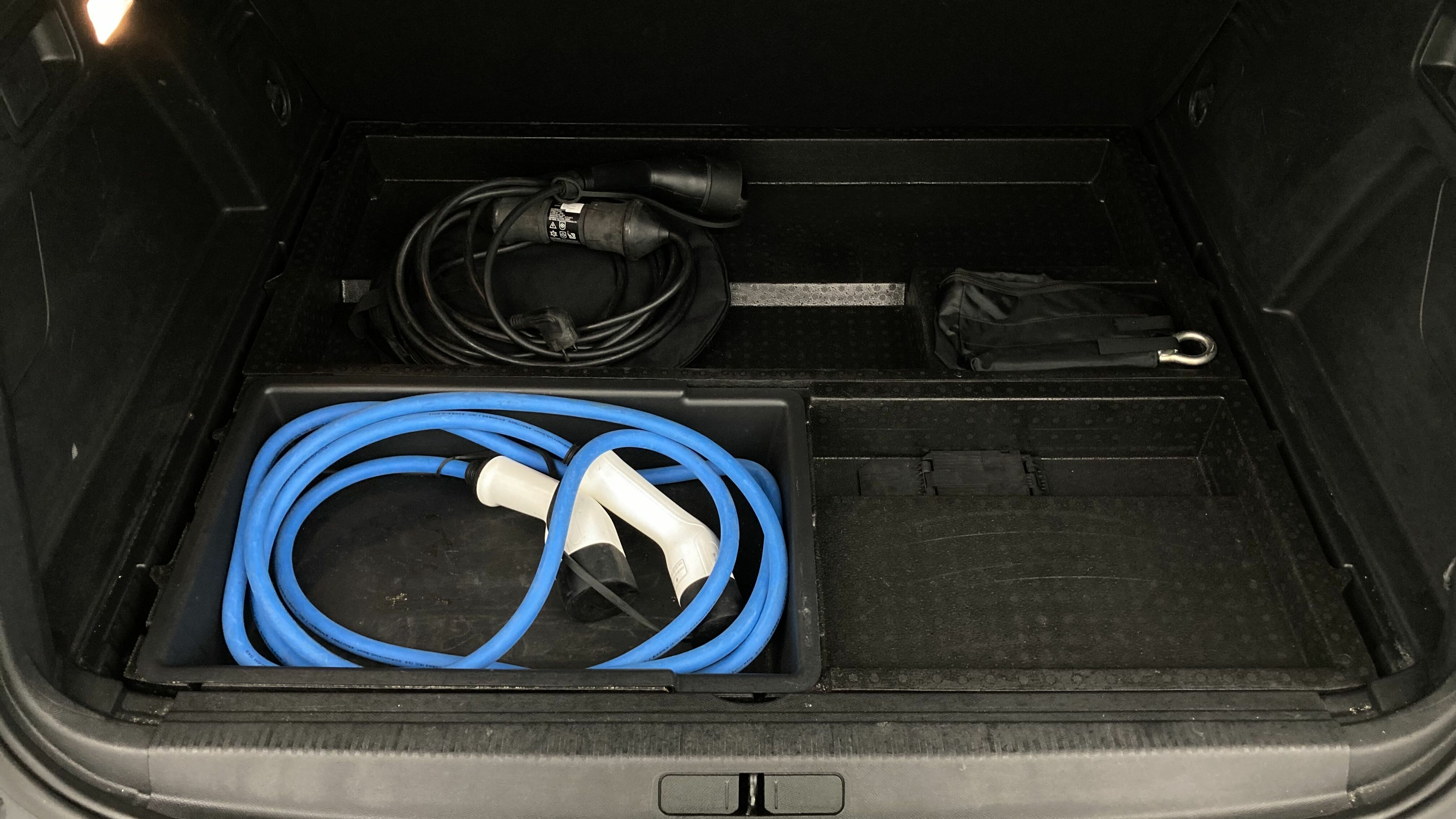 peugeot 3008 gt pack 1.6 HYBRID 300 EAT PHEV 2022 gris artense / negro 22