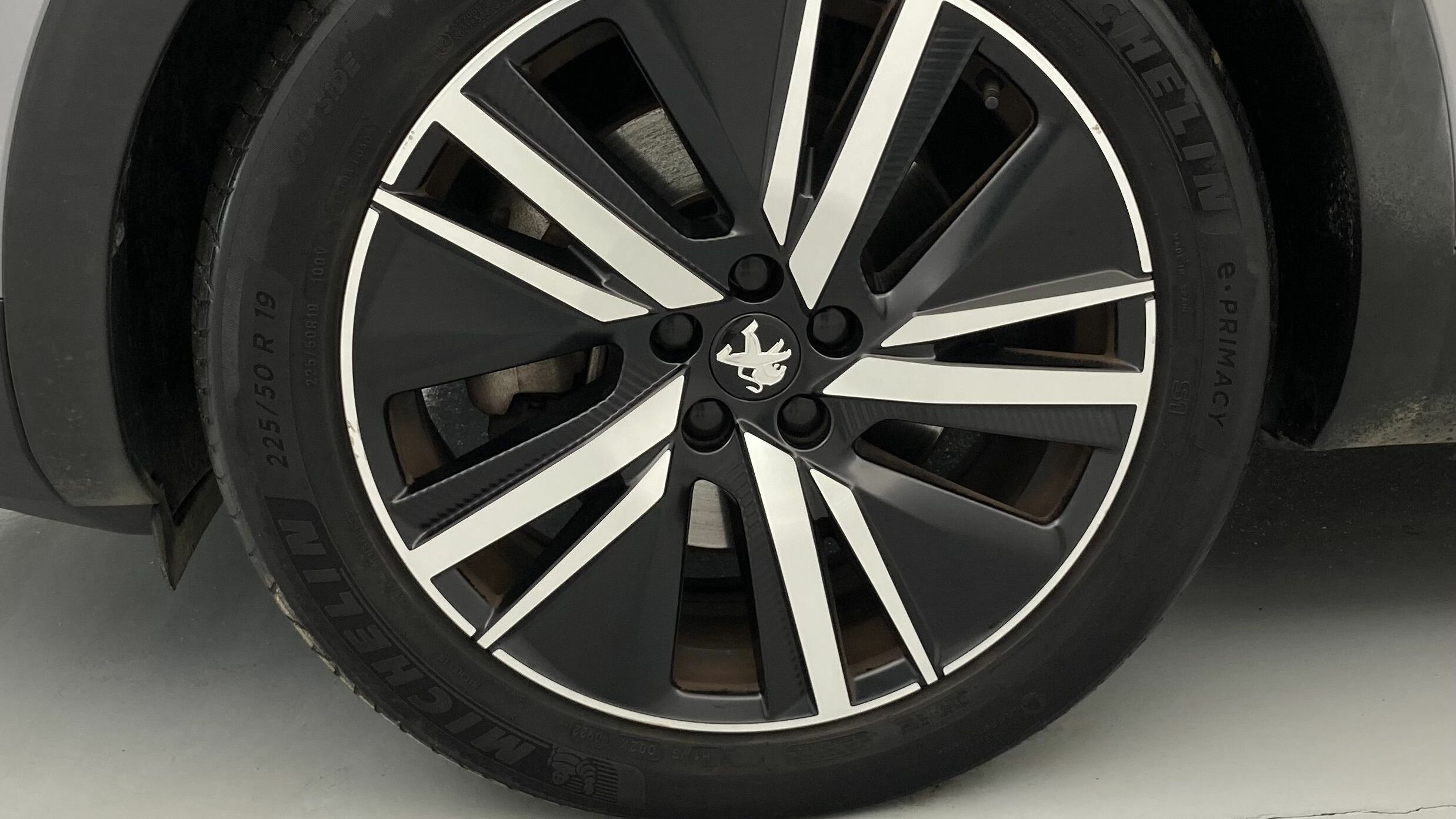 peugeot 3008 gt pack 1.6 HYBRID 300 EAT PHEV 2022 gris artense / negro 26