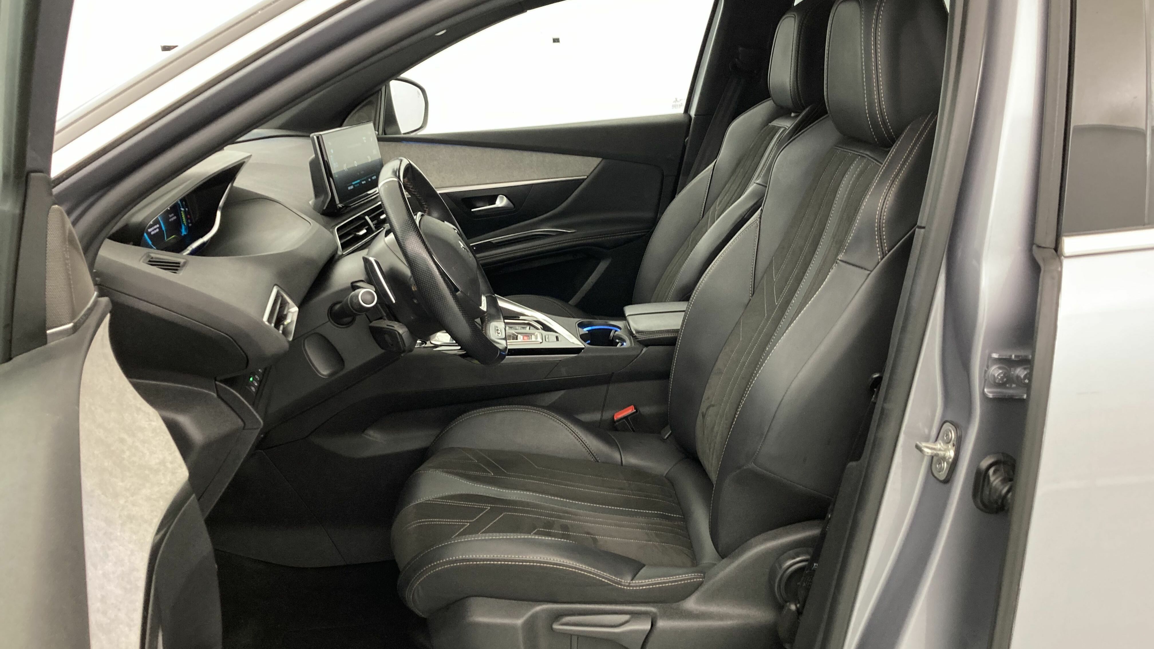 peugeot 3008 gt pack 1.6 HYBRID 300 EAT PHEV 2022 gris artense / negro 14