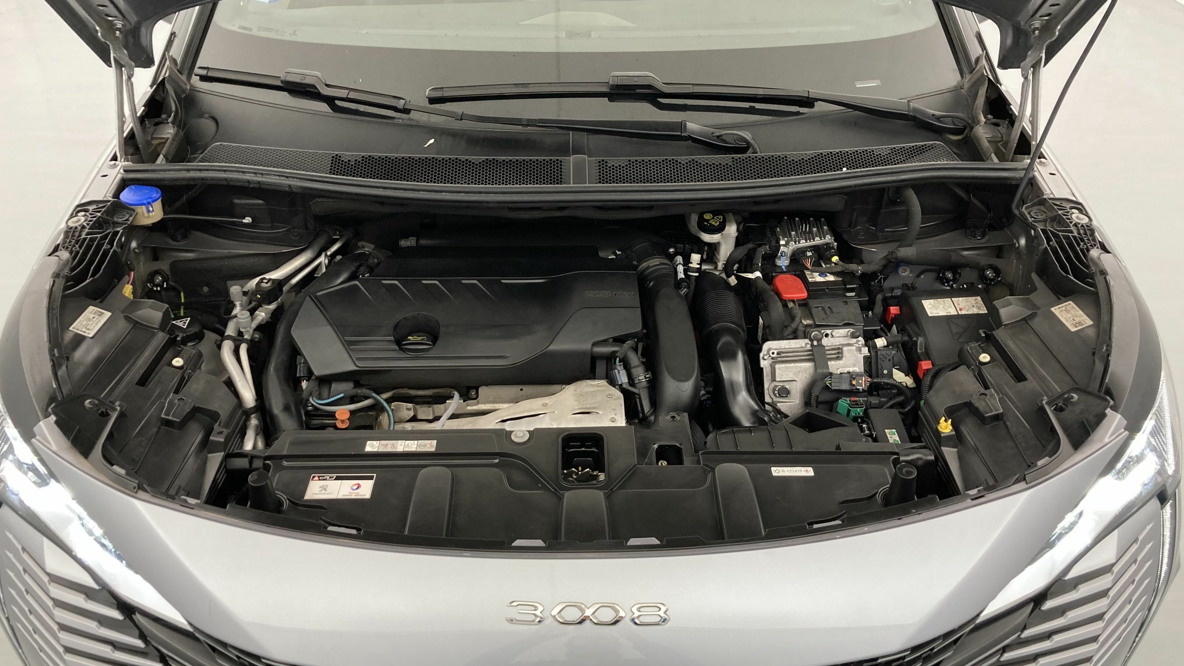 peugeot 3008 gt pack 1.6 HYBRID 300 EAT PHEV 2022 gris artense / negro 24