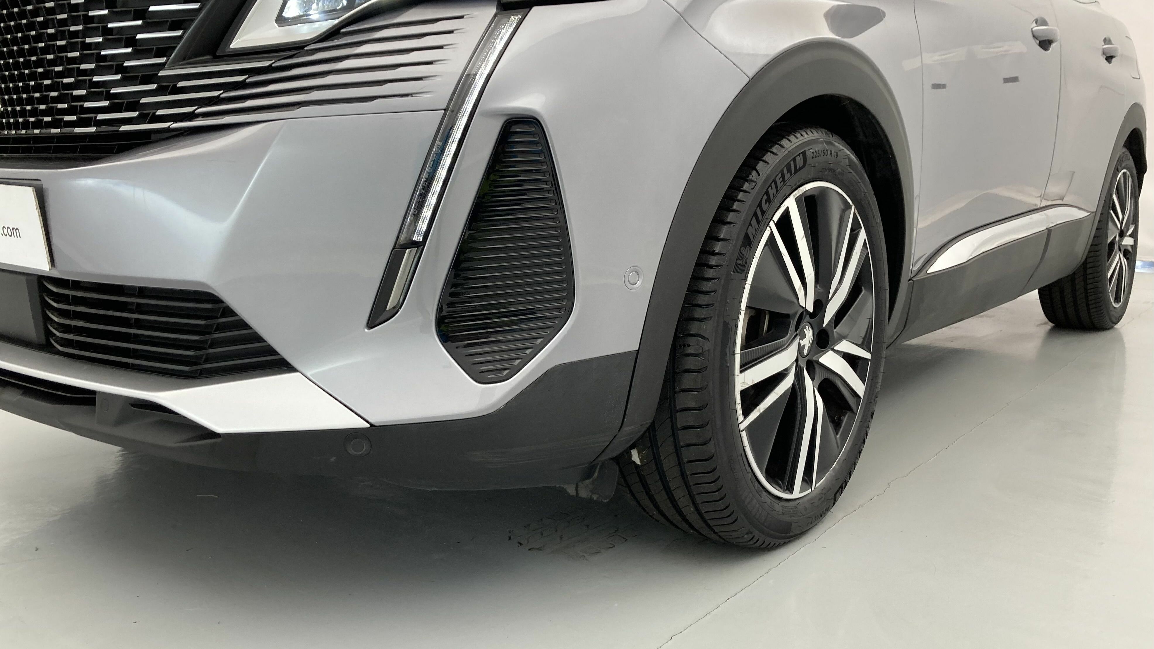 peugeot 3008 gt pack 1.6 HYBRID 300 EAT PHEV 2022 gris artense / negro 25