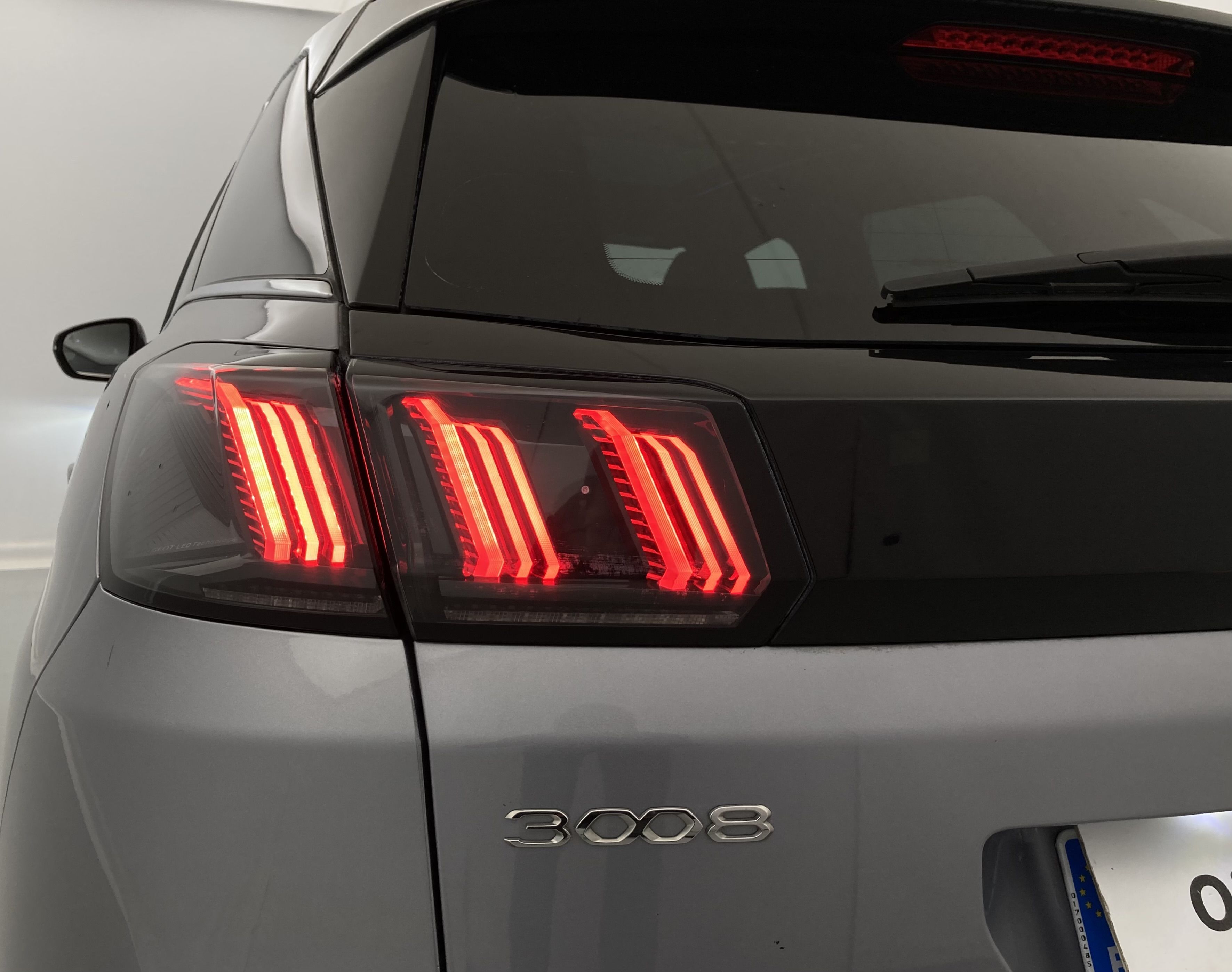 peugeot 3008 gt pack 1.6 HYBRID 300 EAT PHEV 2022 gris artense / negro 15