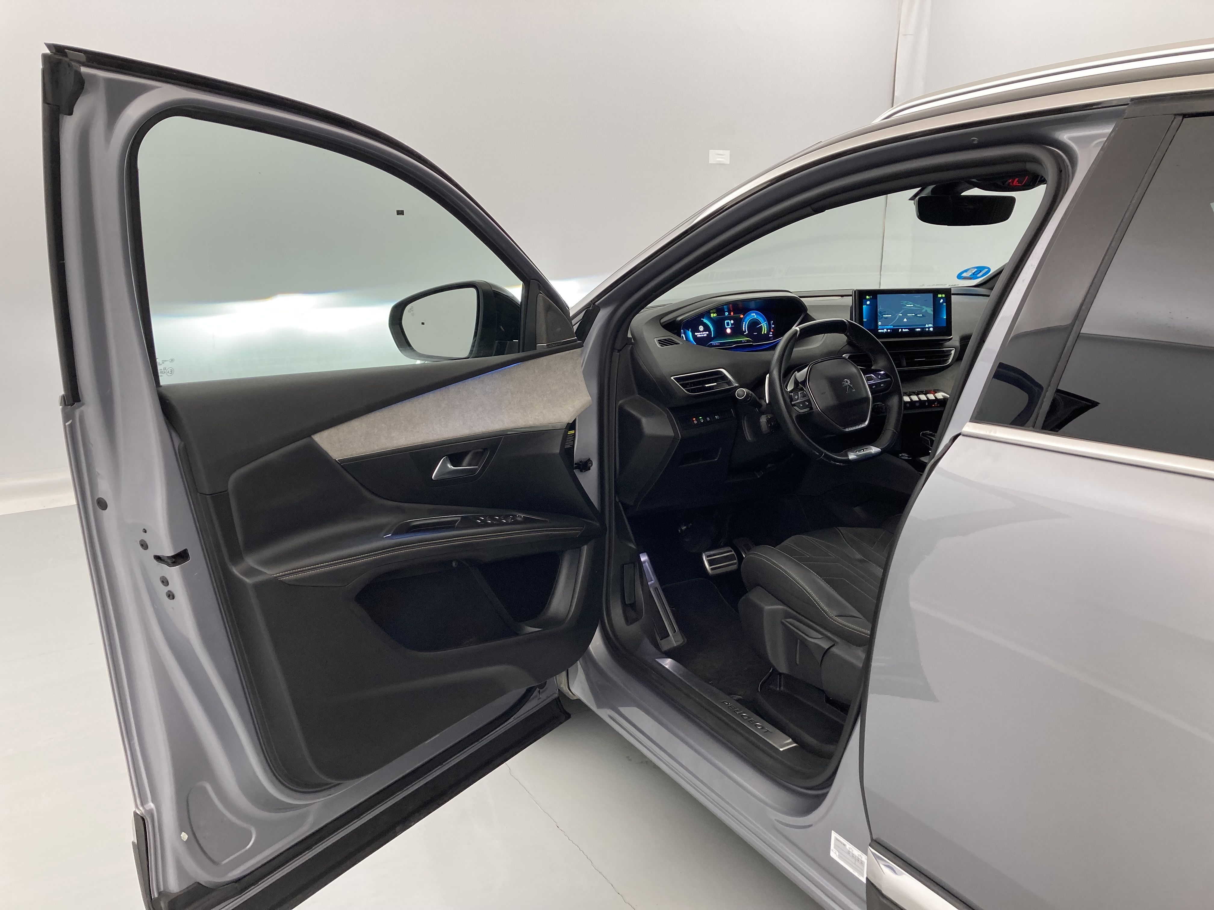 peugeot 3008 gt pack 1.6 HYBRID 300 EAT PHEV 2022 gris artense / negro 19