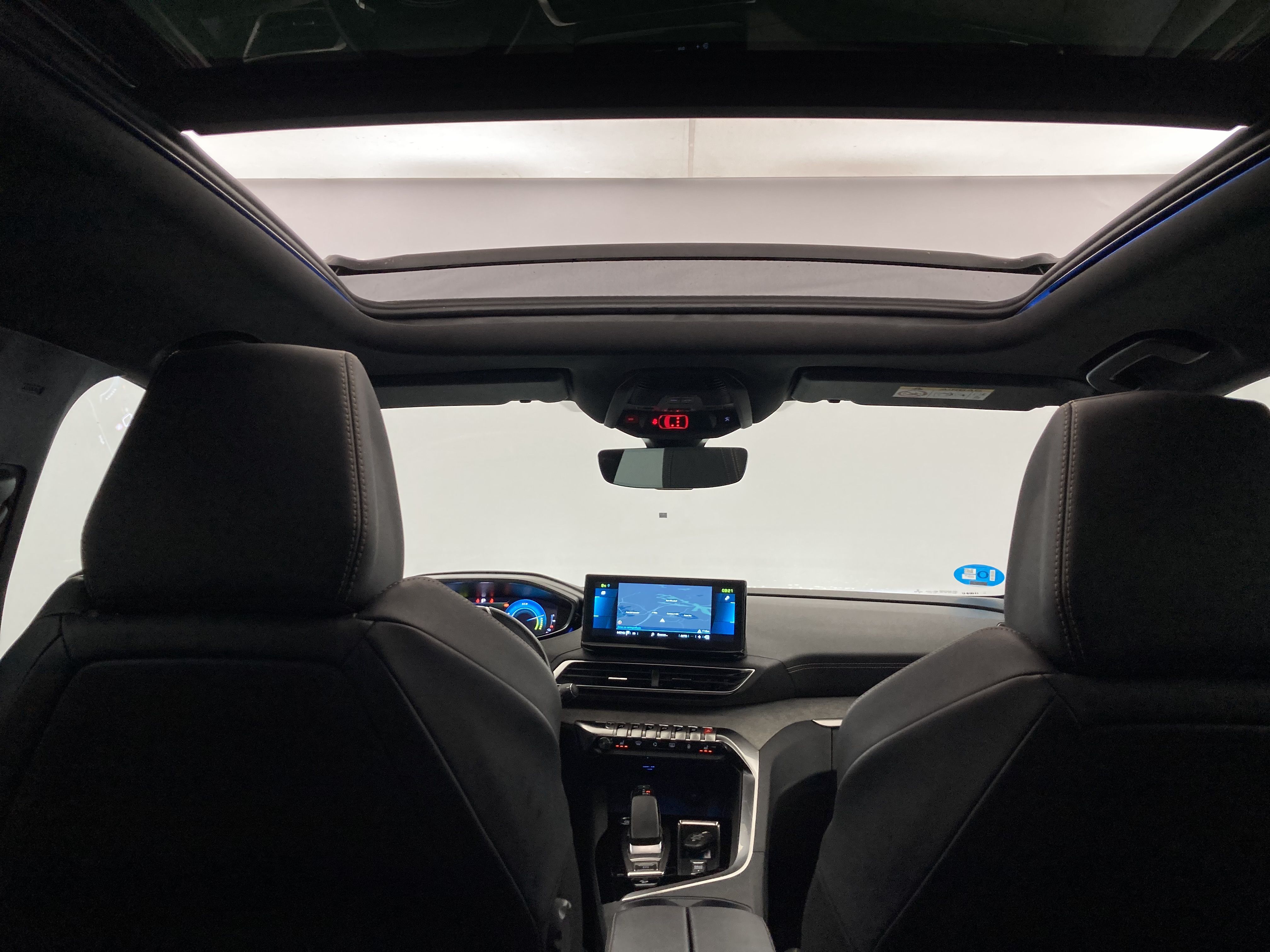 peugeot 3008 gt pack 1.6 HYBRID 300 EAT PHEV 2022 gris artense / negro 25