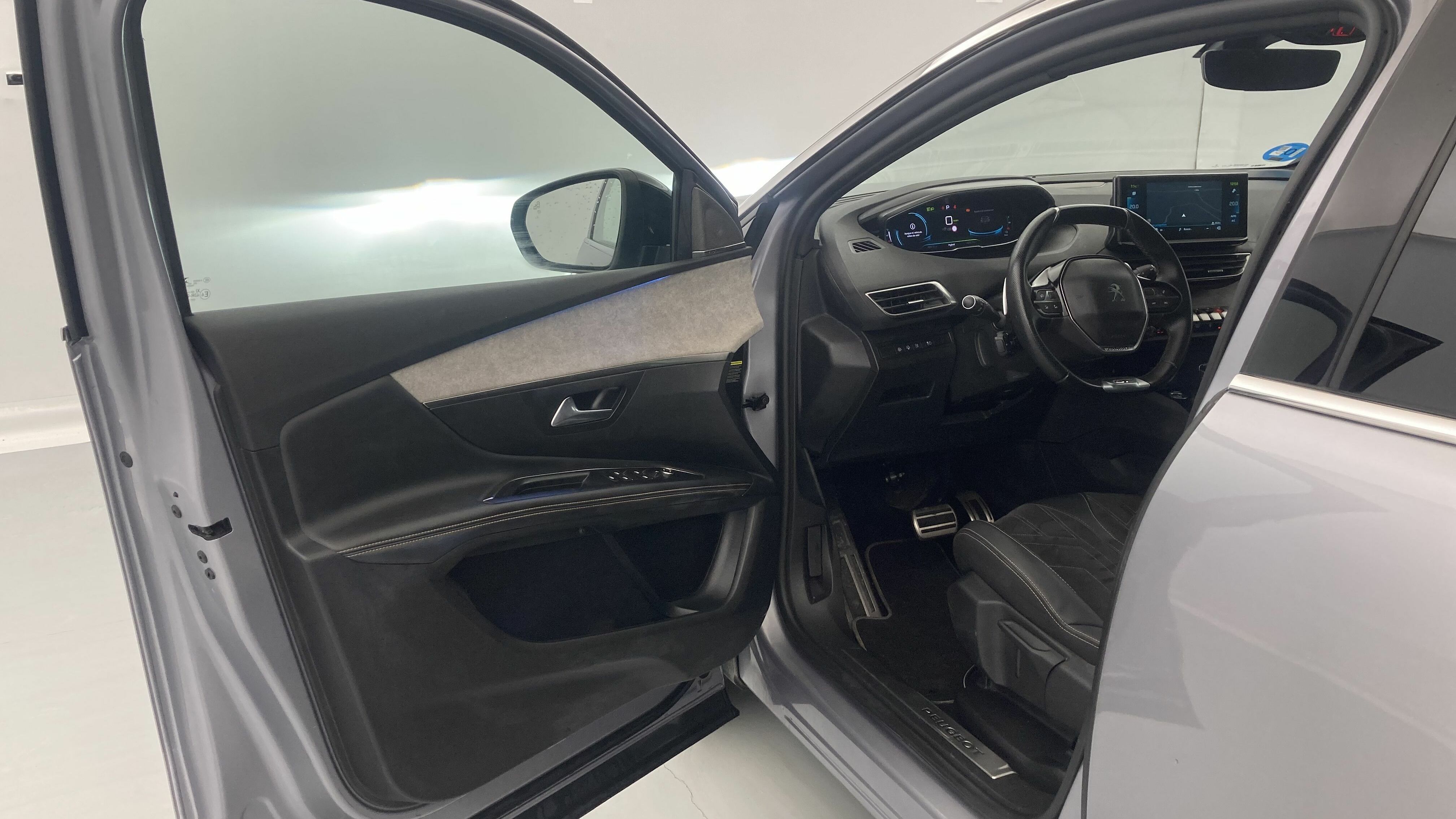 peugeot 3008 gt pack 1.6 HYBRID 300 EAT PHEV 2022 gris artense / negro 12