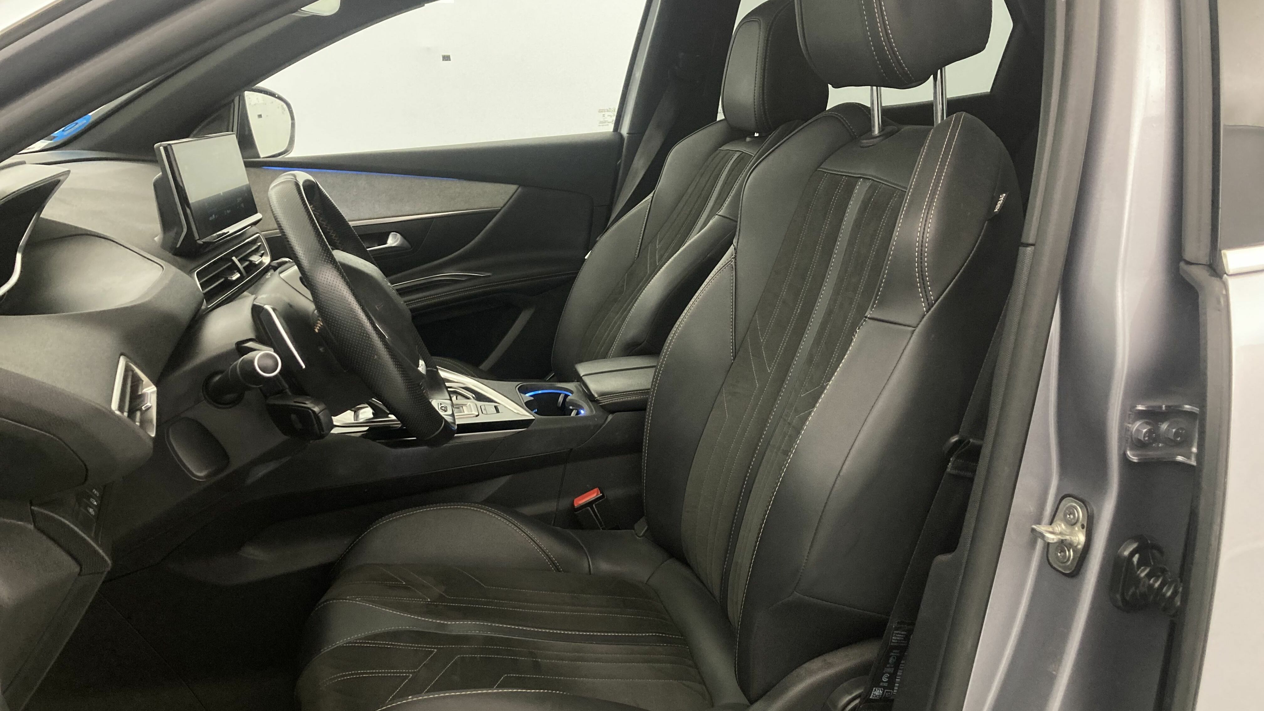 peugeot 3008 gt pack 1.6 HYBRID 300 EAT PHEV 2022 gris artense / negro 13