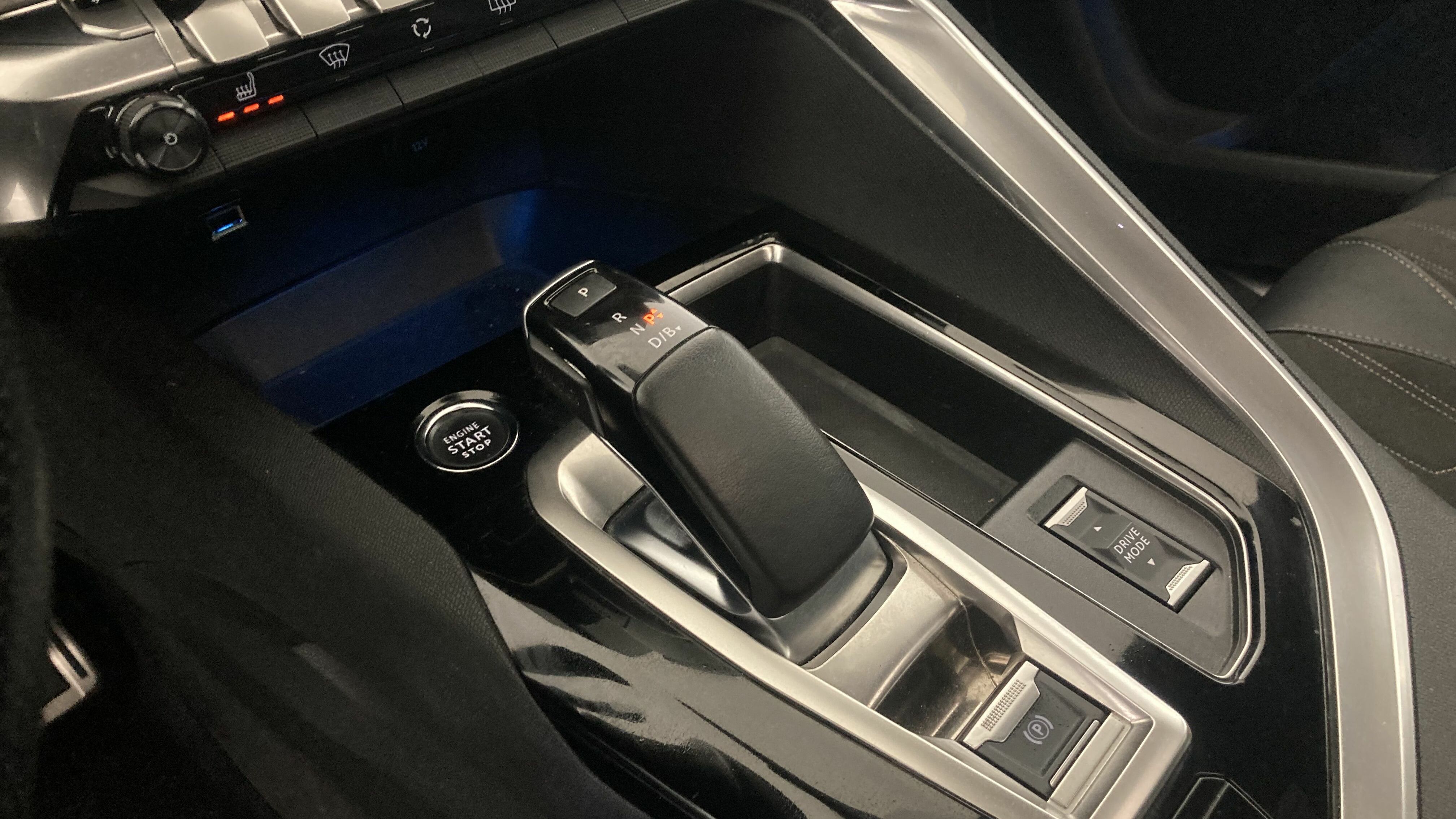 peugeot 3008 gt pack 1.6 HYBRID 300 EAT PHEV 2022 gris artense / negro 19