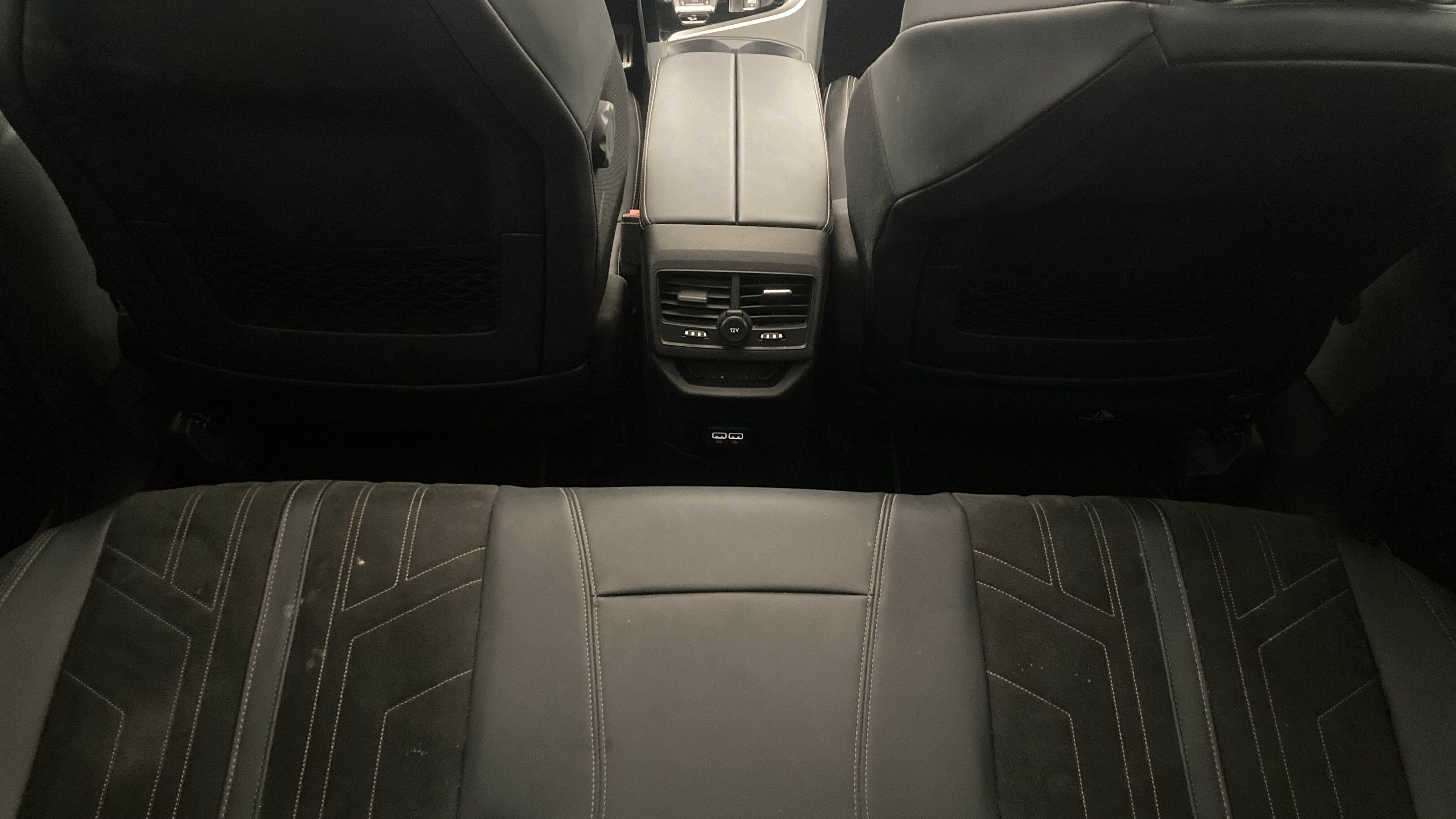 peugeot 3008 gt pack 1.6 HYBRID 300 EAT PHEV 2022 gris artense / negro 21