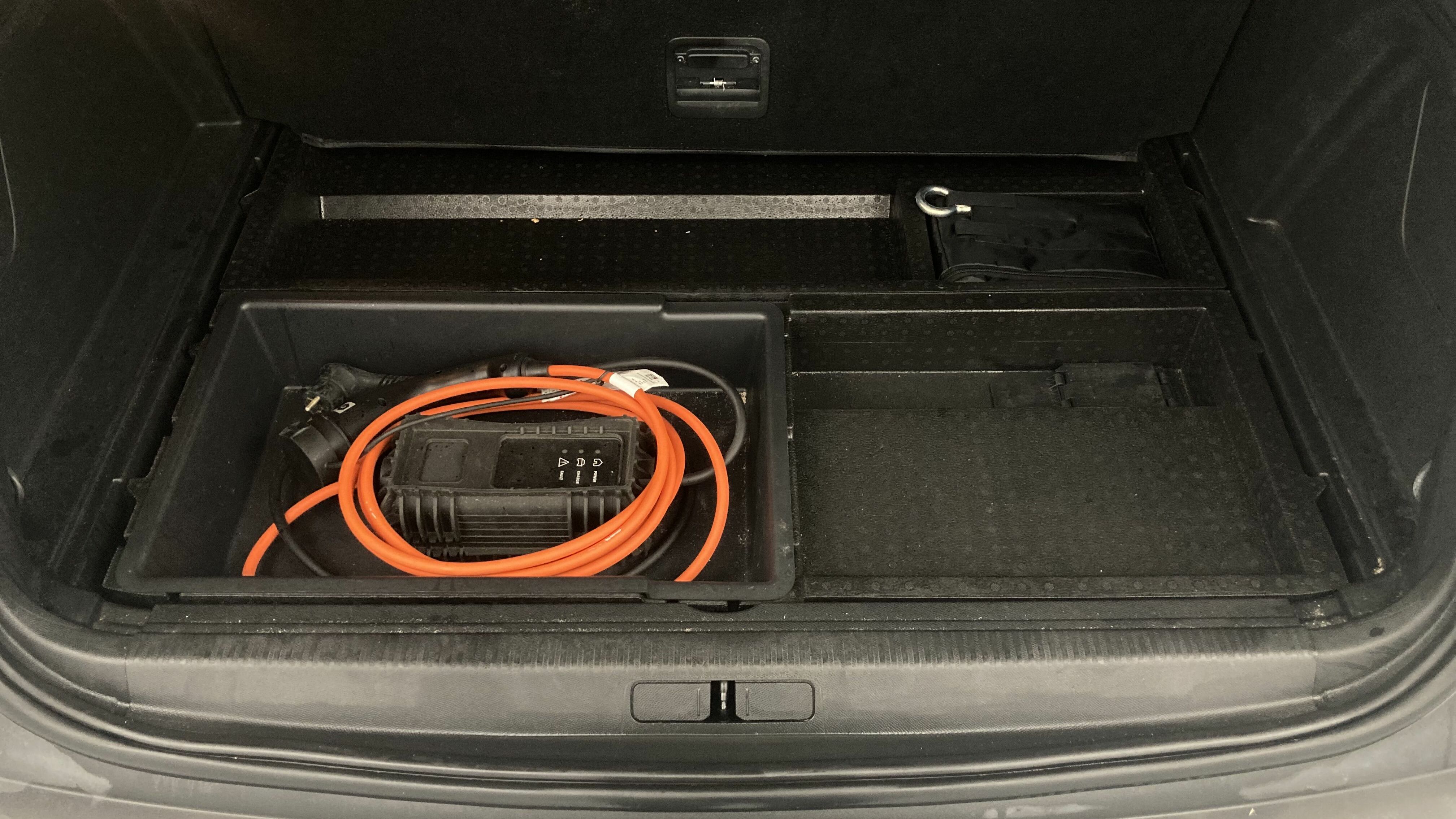 peugeot 3008 gt pack 1.6 HYBRID 300 EAT PHEV 2022 gris artense / negro 22