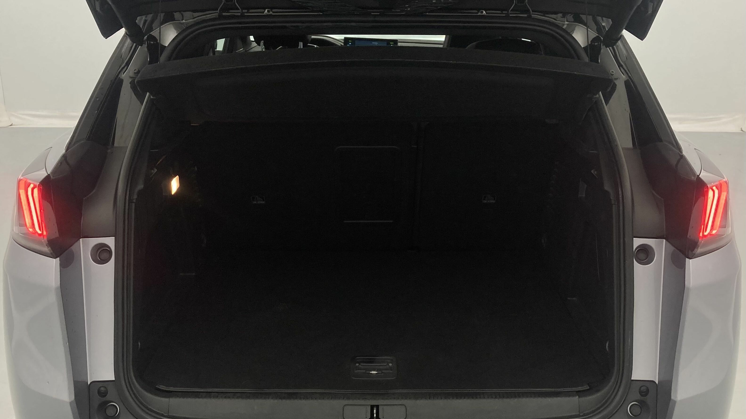 peugeot 3008 gt pack 1.6 HYBRID 300 EAT PHEV 2022 gris artense / negro 23