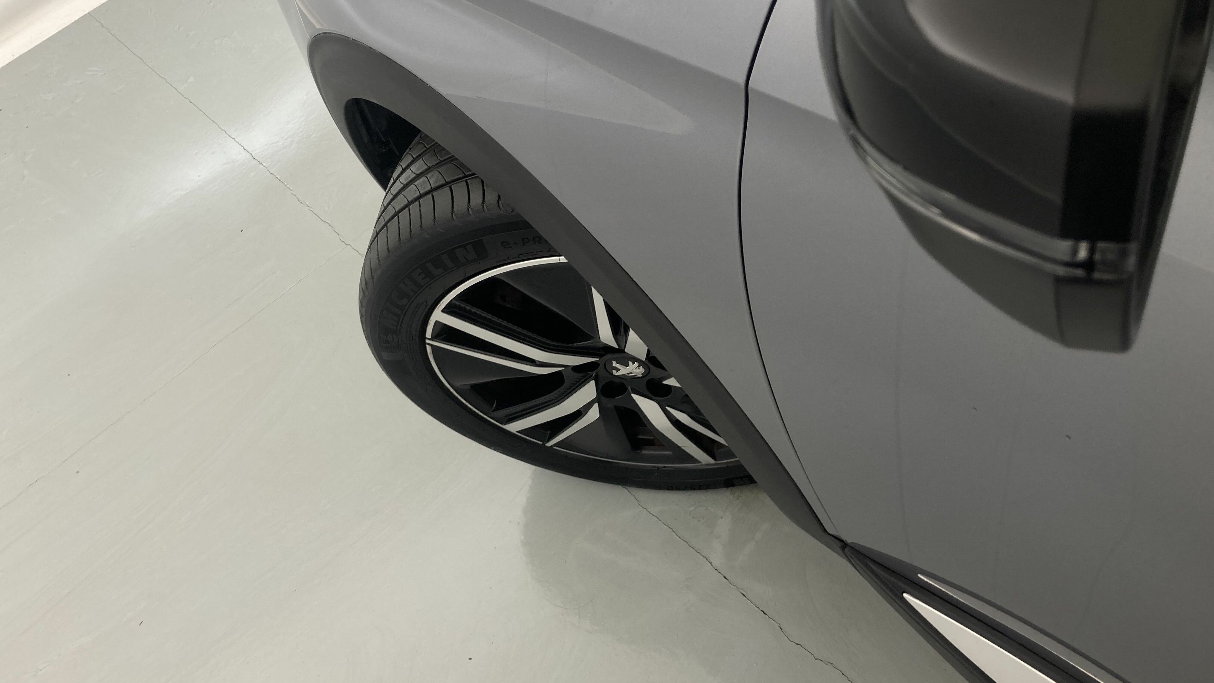 peugeot 3008 gt pack 1.6 HYBRID 300 EAT PHEV 2022 gris artense / negro 27