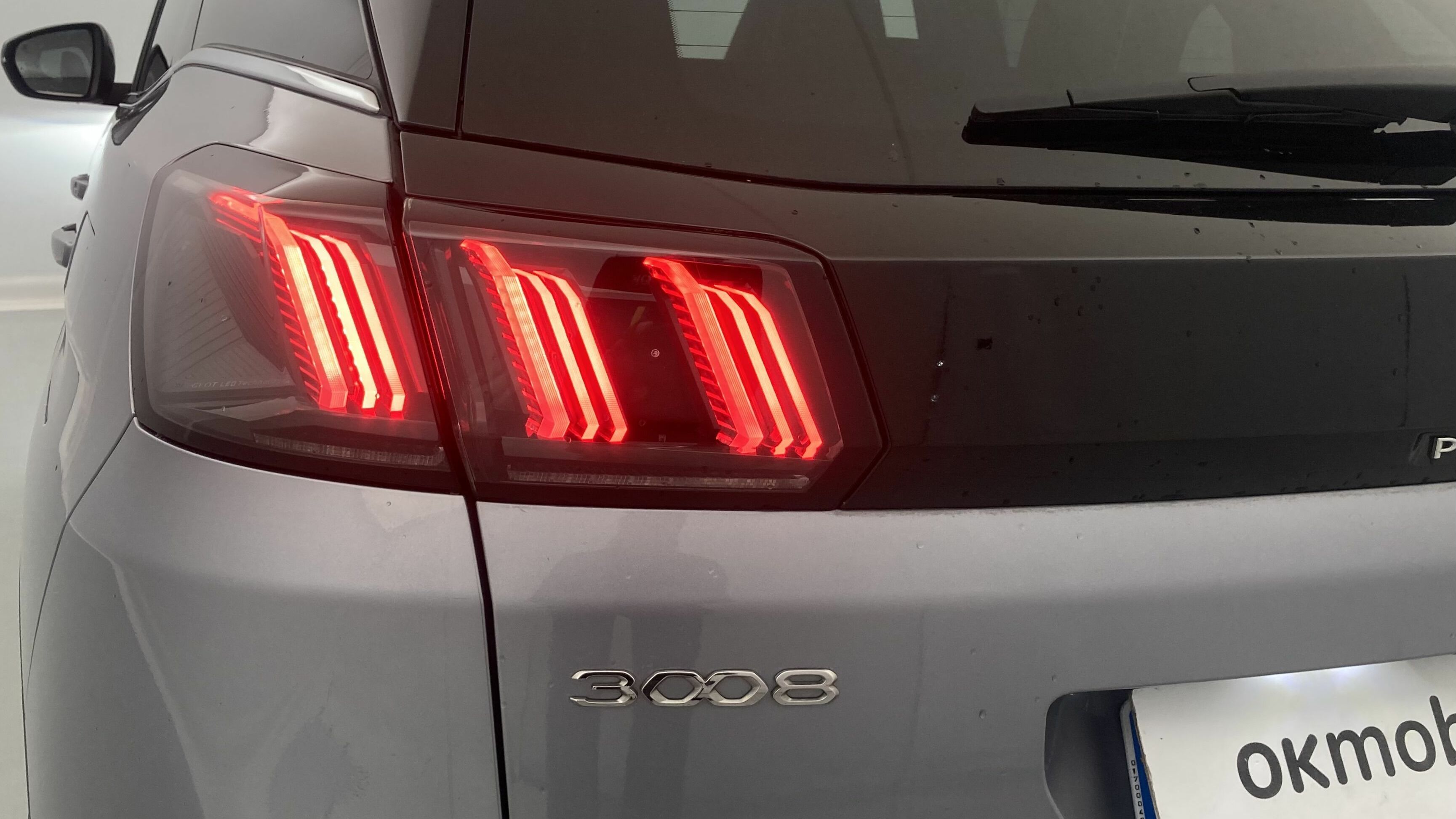 peugeot 3008 gt pack 1.6 HYBRID 300 EAT PHEV 2022 gris artense / negro 29