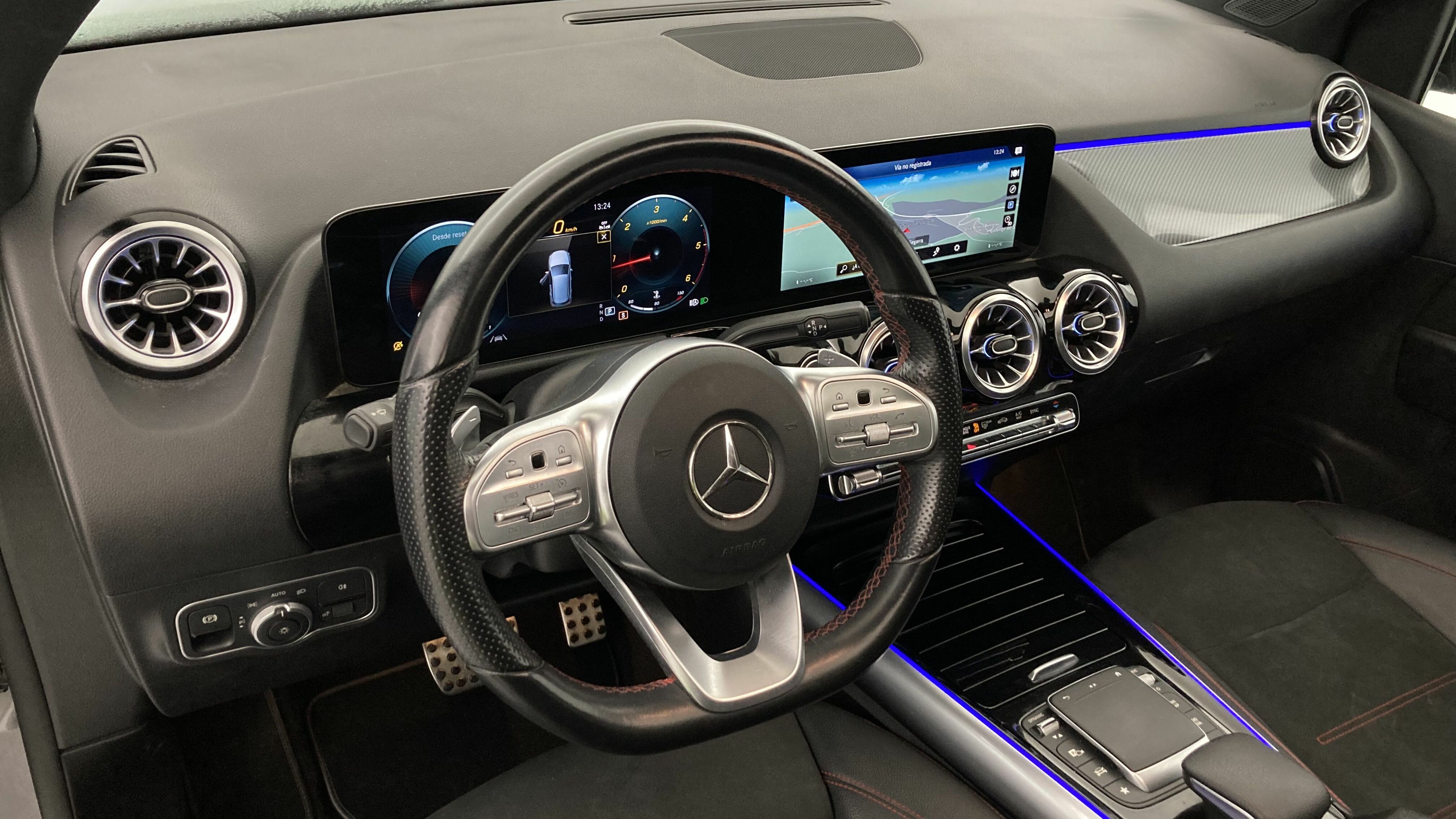 mercedes benz clase b amg line 200D 150 DCT 2022 gris montana 15