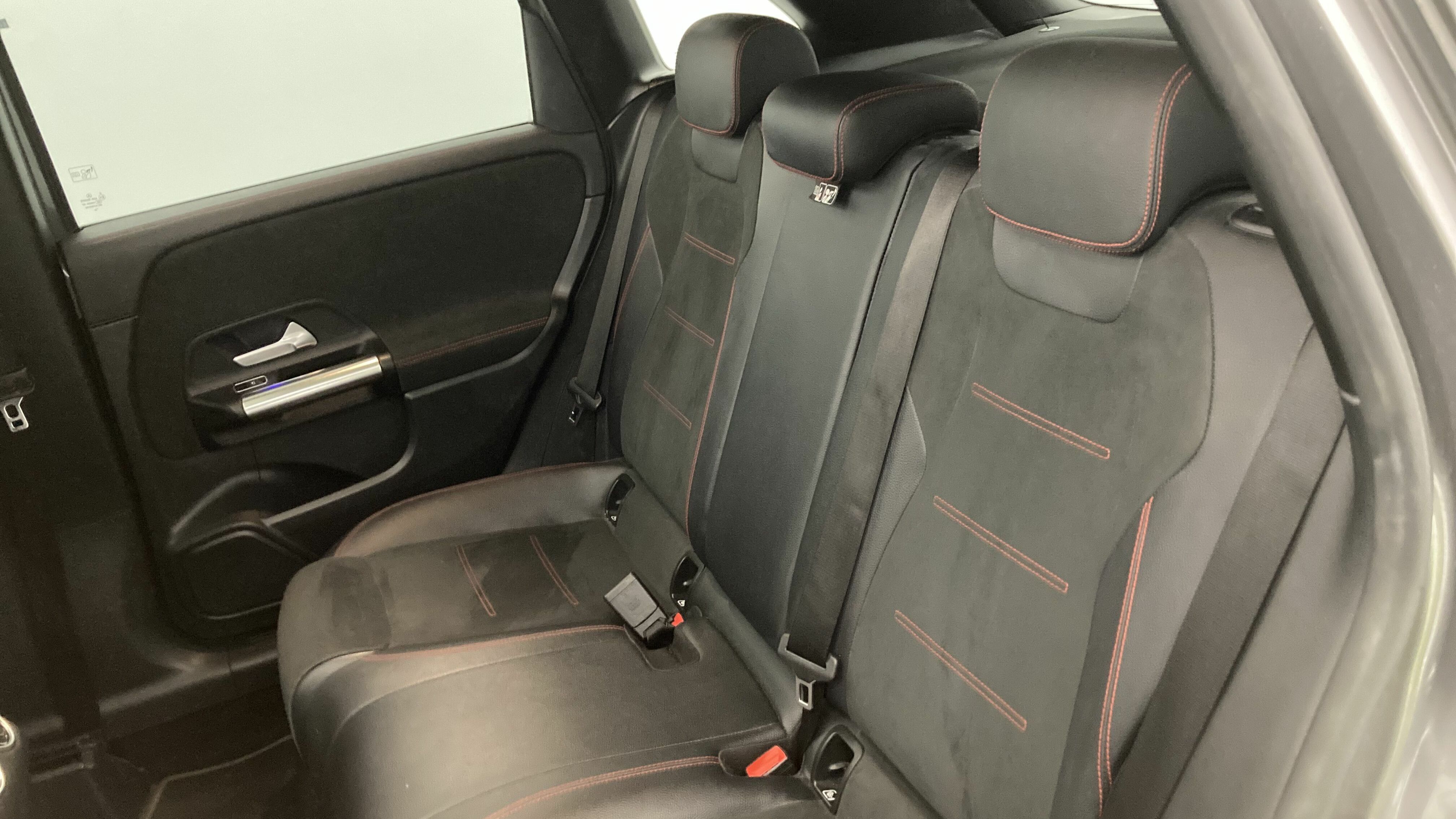 mercedes benz clase b amg line 200D 150 DCT 2022 gris montana 21