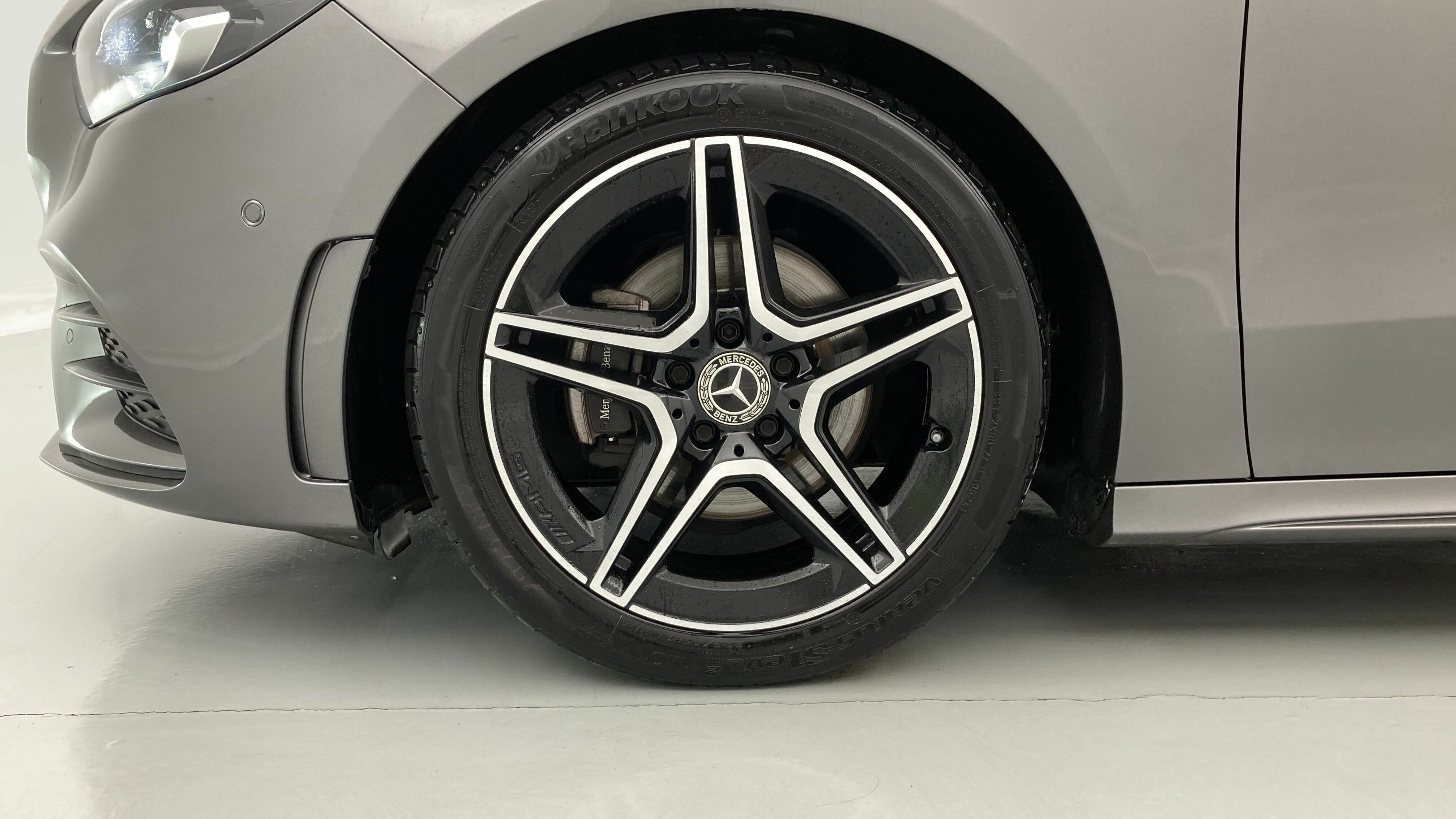 mercedes benz clase b amg line 200D 150 DCT 2022 gris montana 27