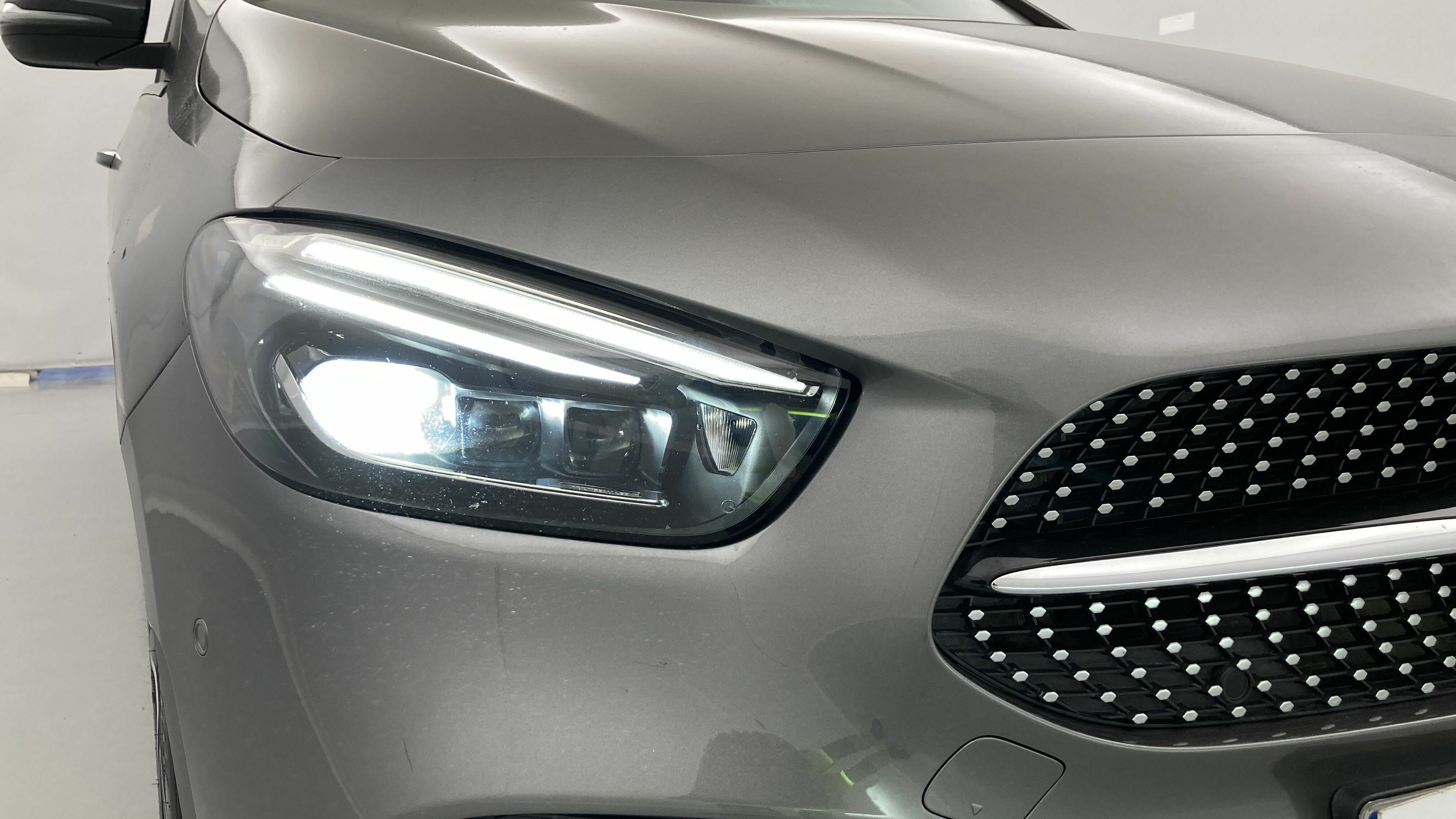 mercedes benz clase b amg line 200D 150 DCT 2022 gris montana 29