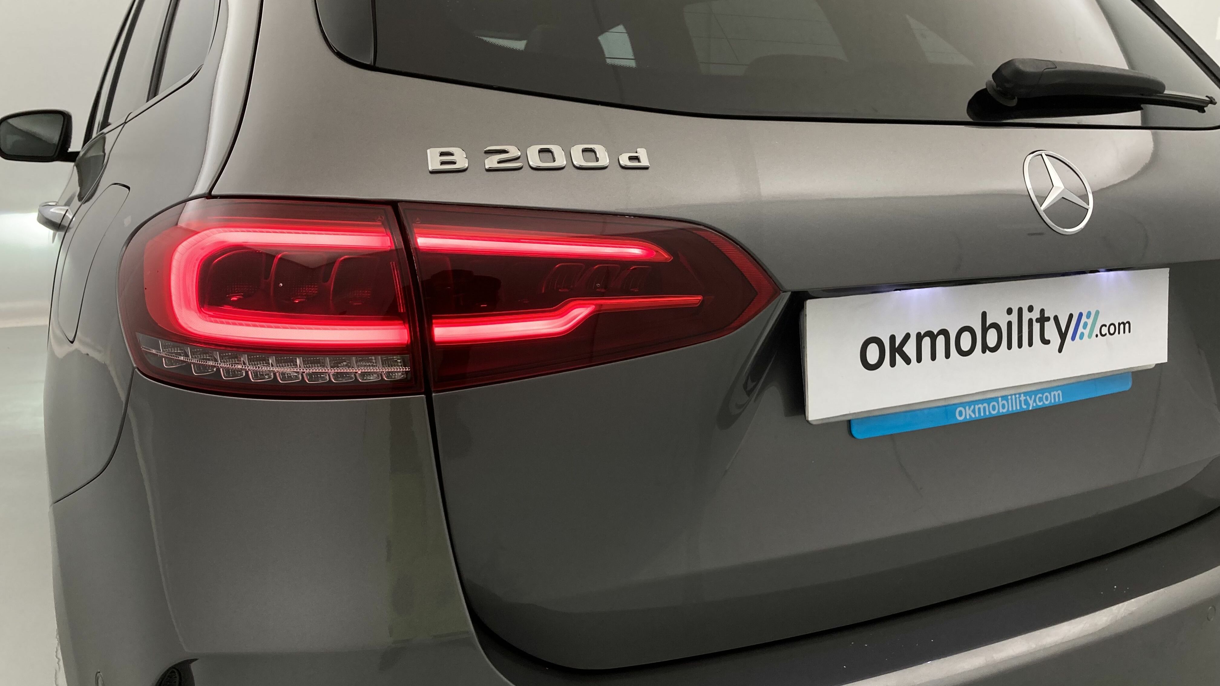 mercedes benz clase b amg line 200D 150 DCT 2022 gris montana 30