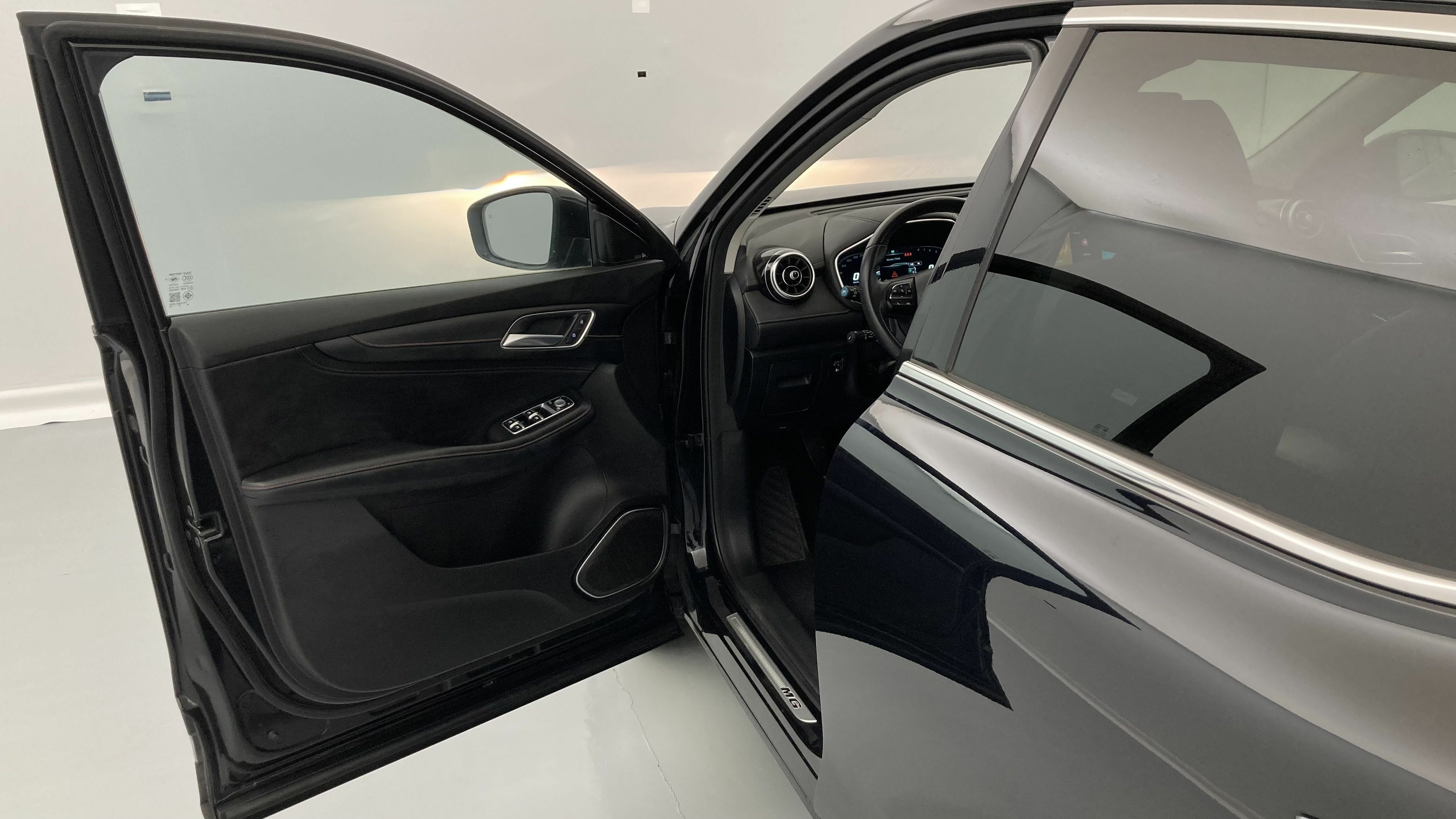 mg hs comfort 1.5 T-GDI 162 2023 pebble black - pbc 13