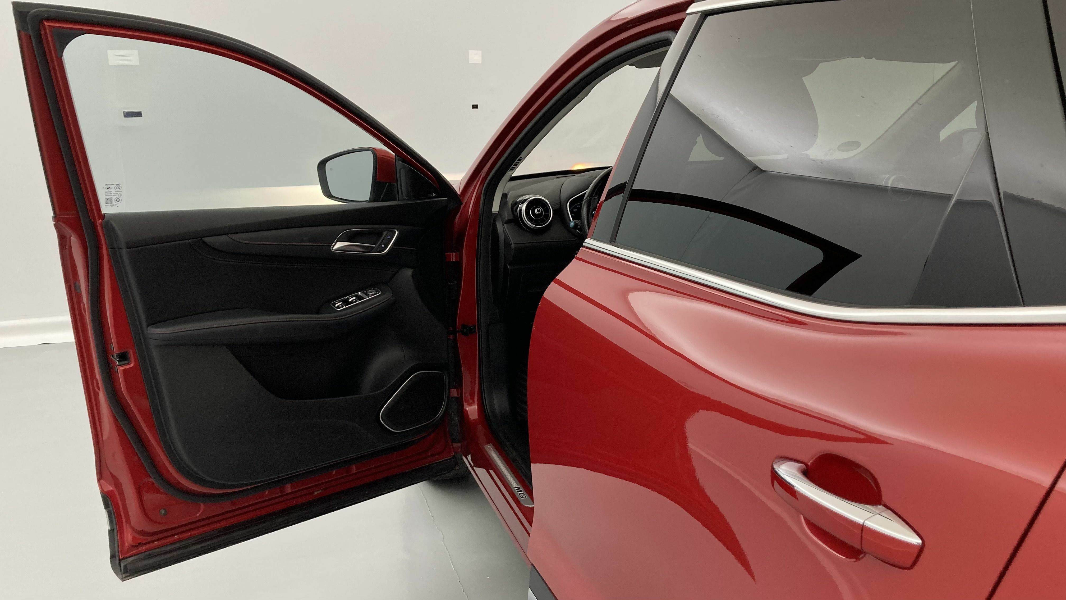 mg hs comfort 1.5 T-GDI 162 2023 diamond red 13