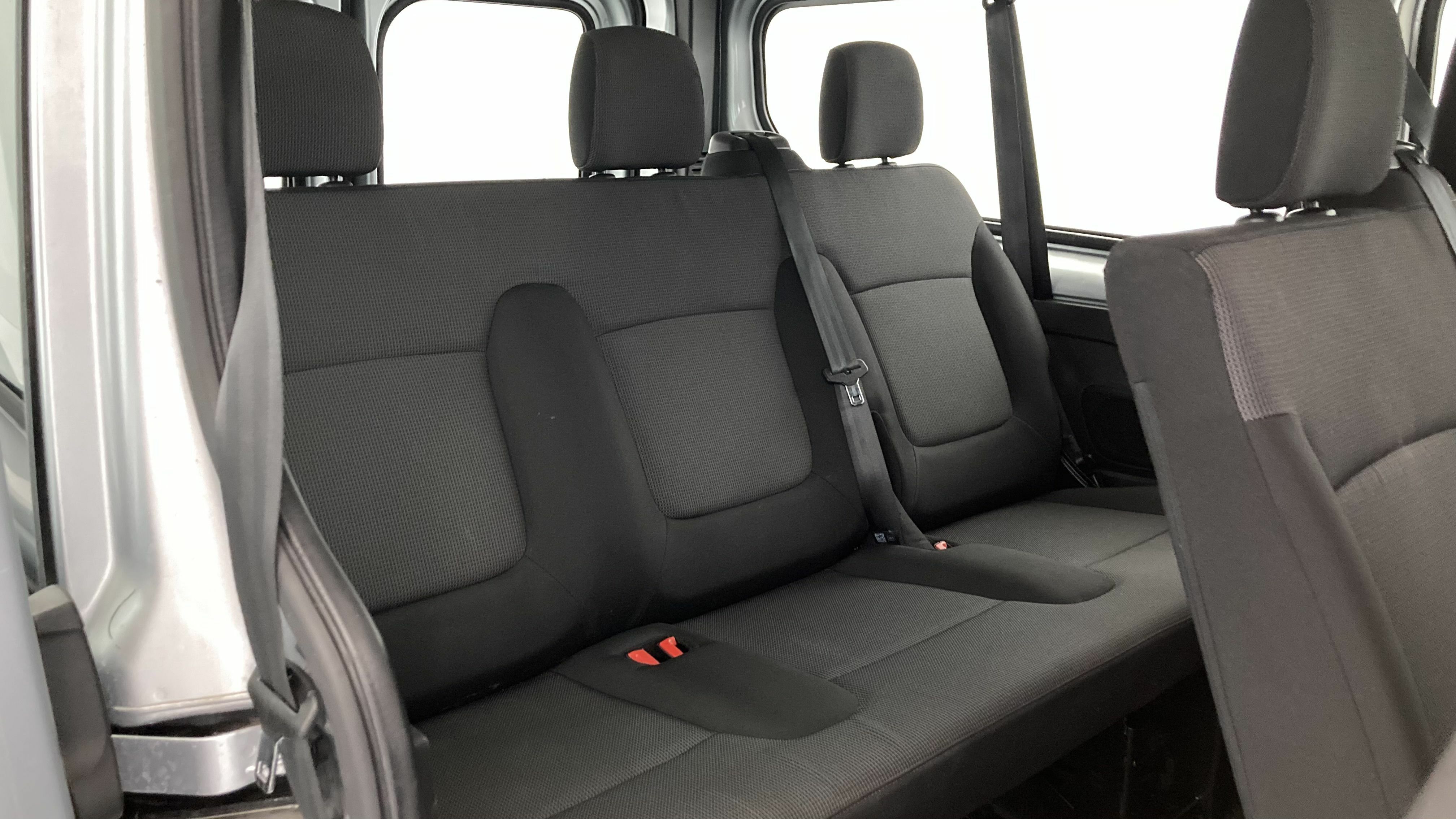 renault trafic combi largo 2.0 BLUEDCI 150 2022 gris 21