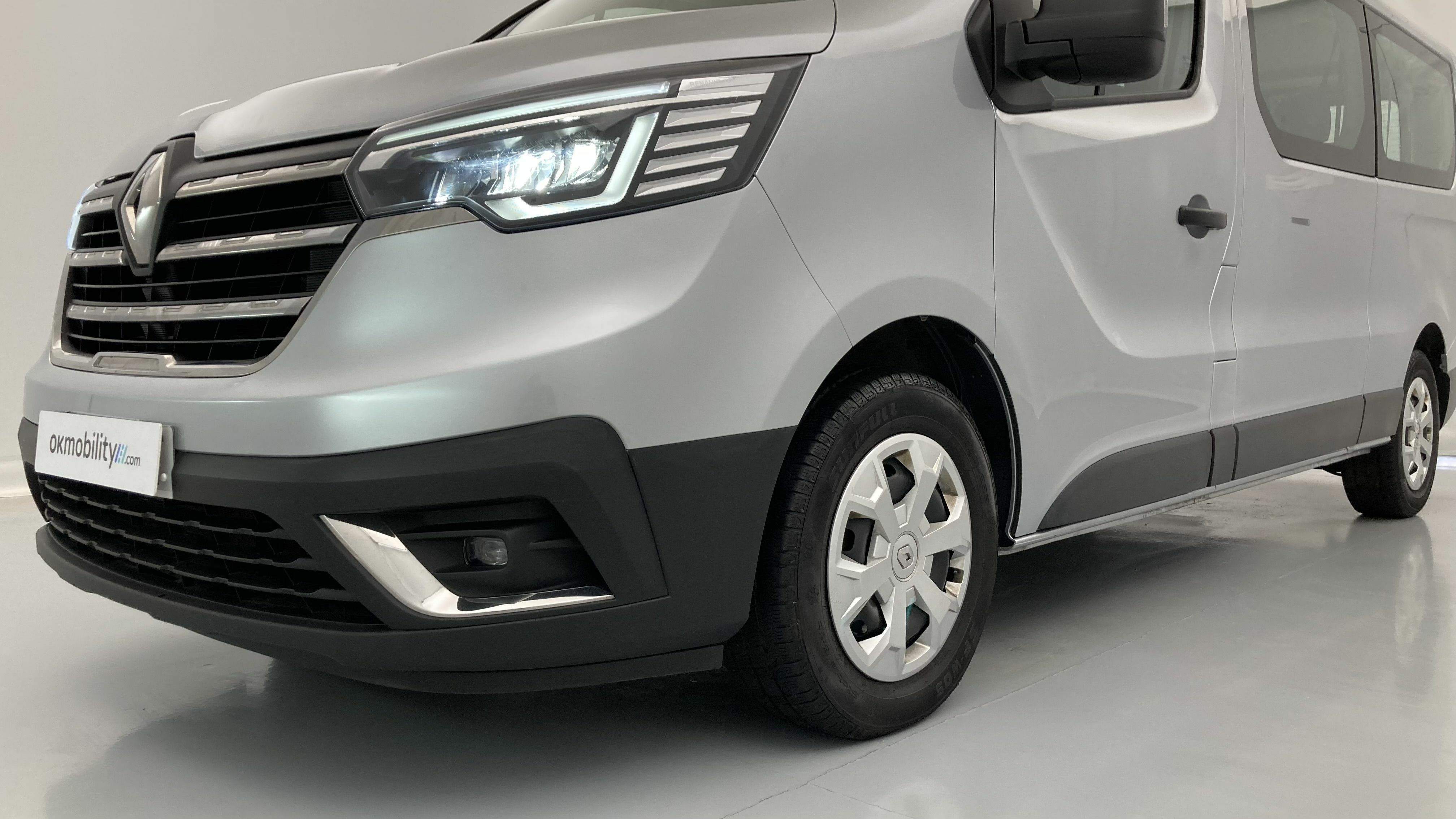 renault trafic combi largo 2.0 BLUEDCI 150 2022 gris 26