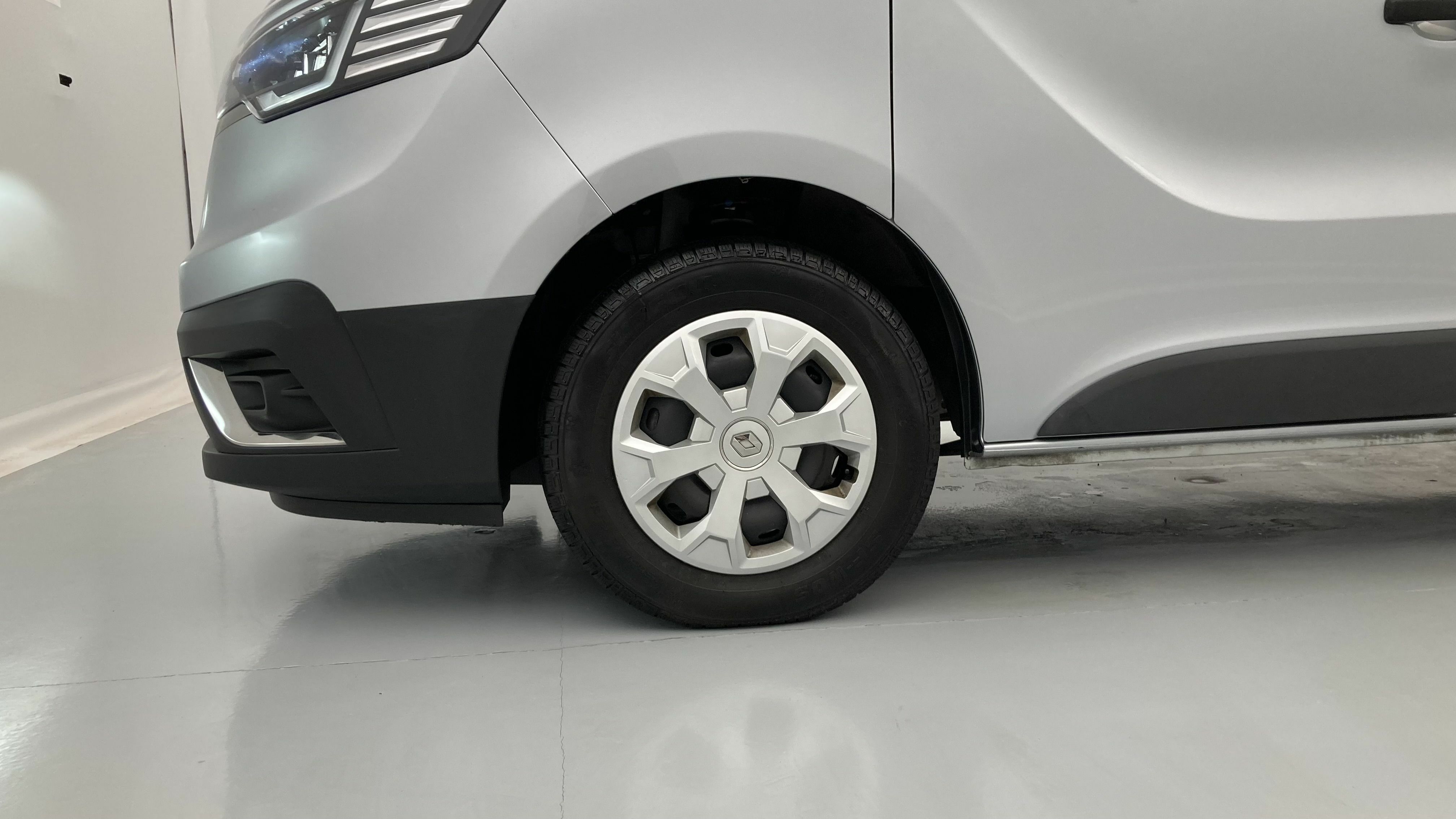 renault trafic combi largo 2.0 BLUEDCI 150 2022 gris 27