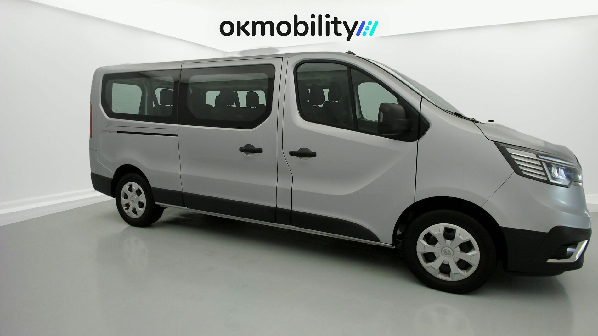 renault trafic combi largo 2.0 BLUEDCI 150 2022 gris 2