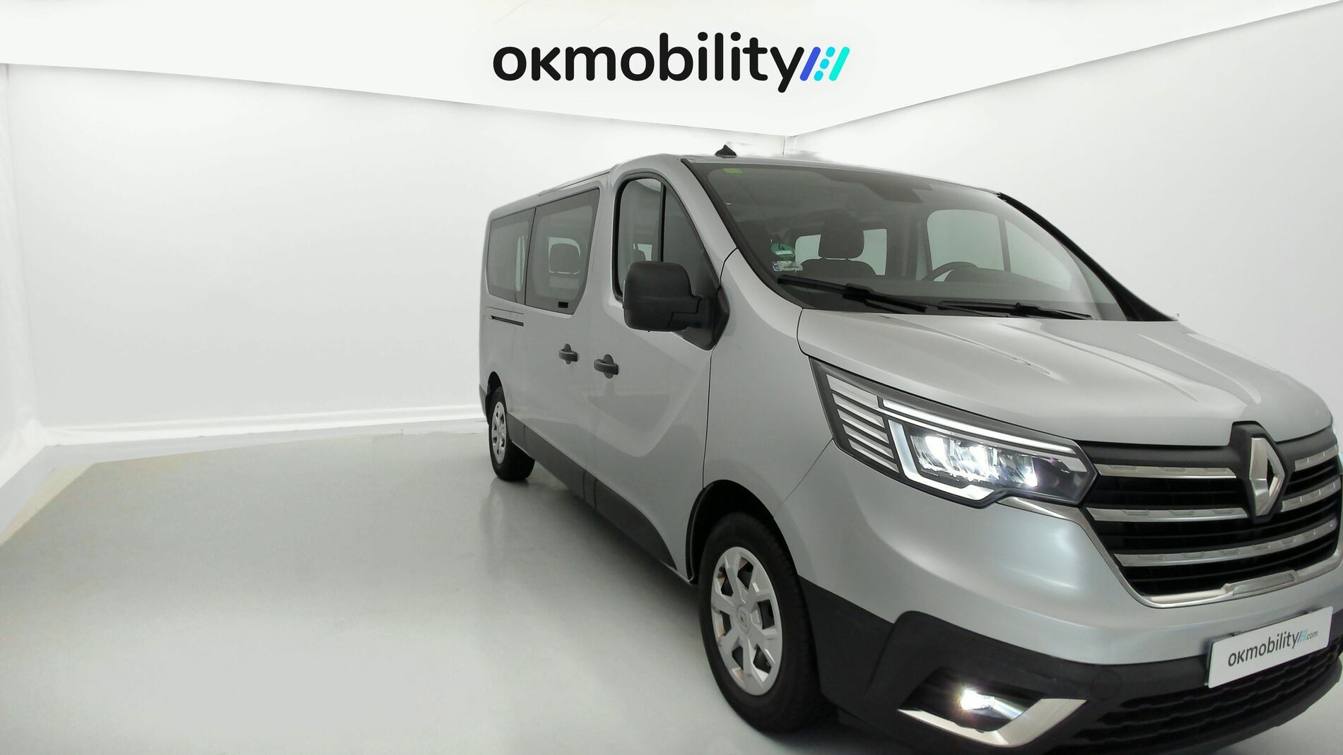 renault trafic combi largo 2.0 BLUEDCI 150 2022 gris 3