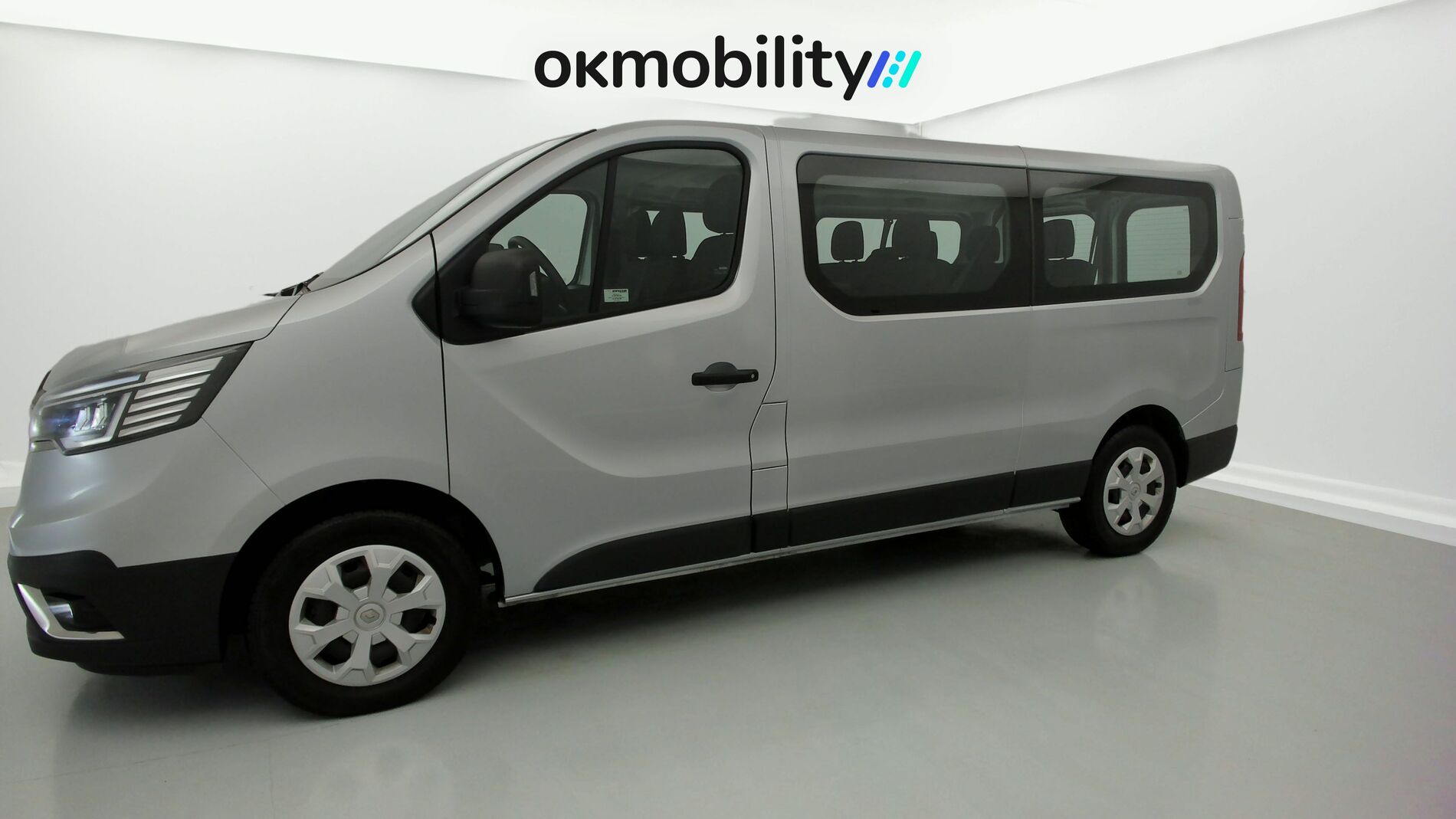 renault trafic combi largo 2.0 BLUEDCI 150 2022 gris 5