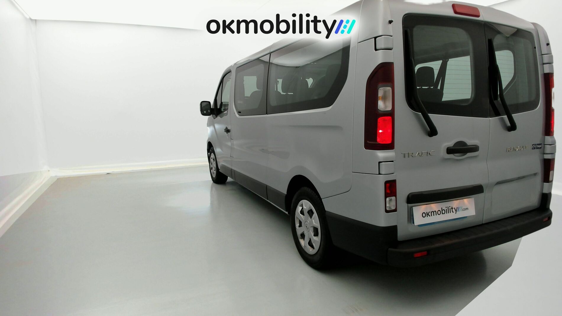 renault trafic combi largo 2.0 BLUEDCI 150 2022 gris 9