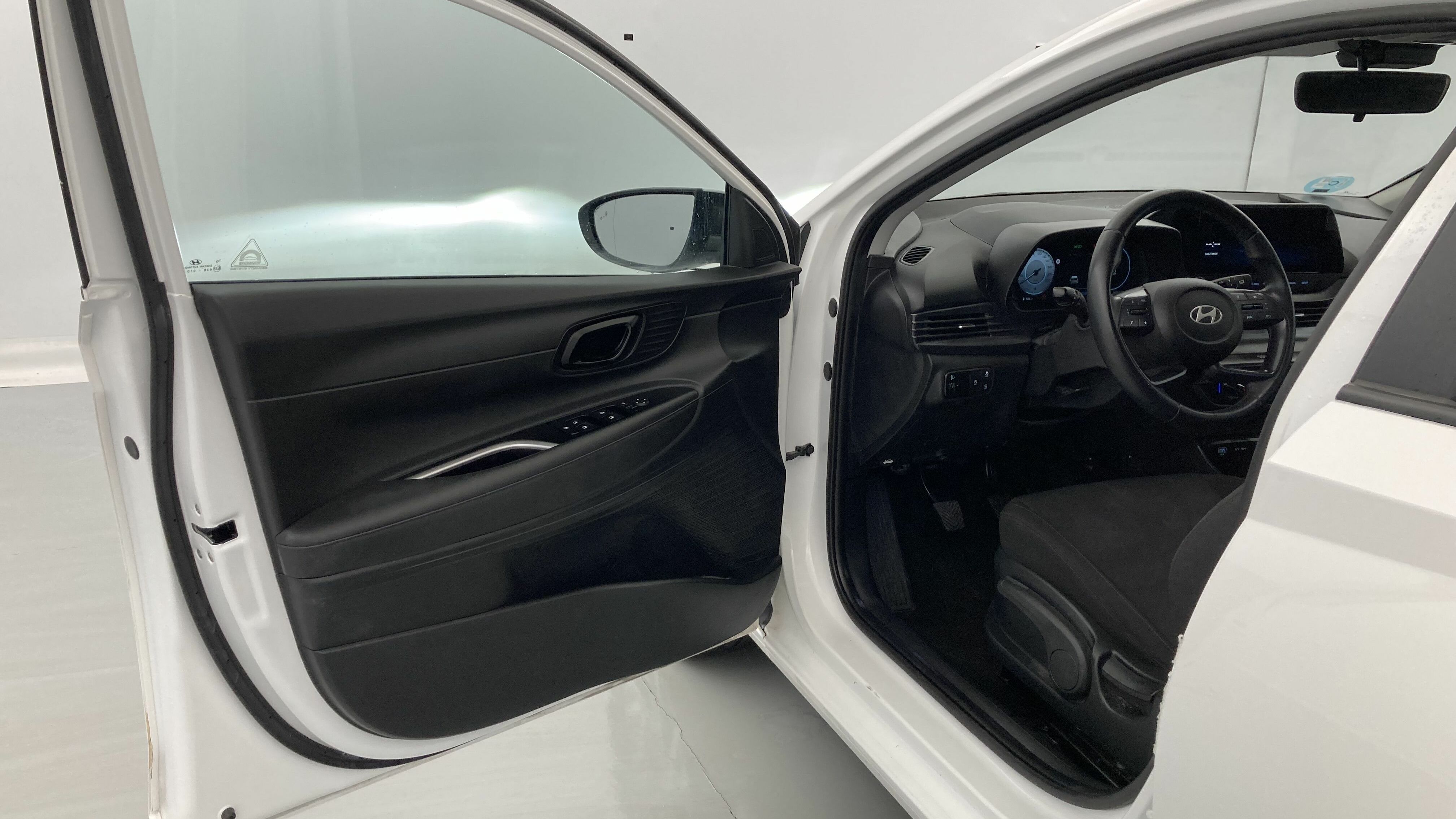 hyundai i20 klass 1.0 TGDI 100 2024 atlas white 12