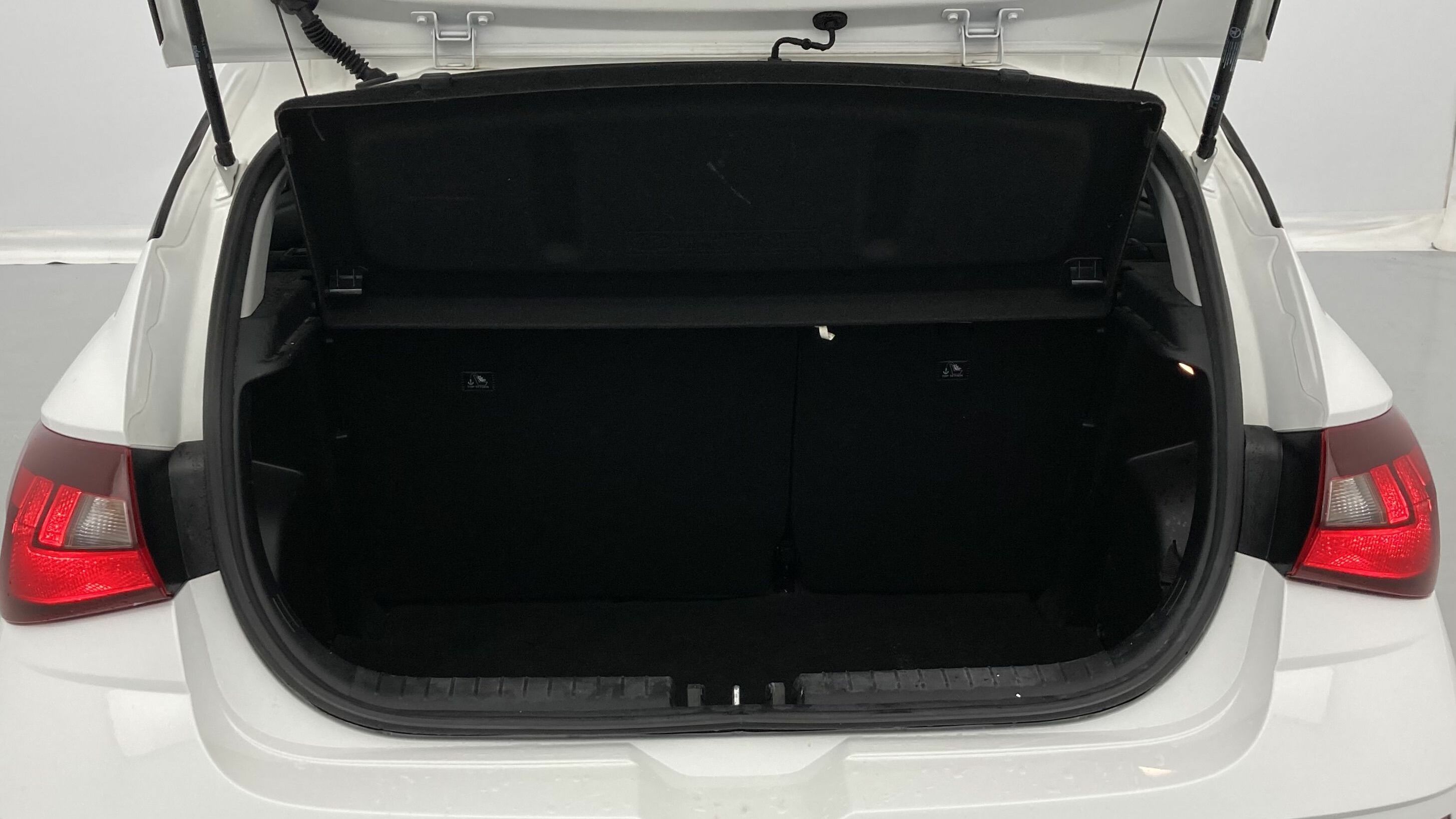 hyundai i20 klass 1.0 TGDI 100 2024 atlas white 23